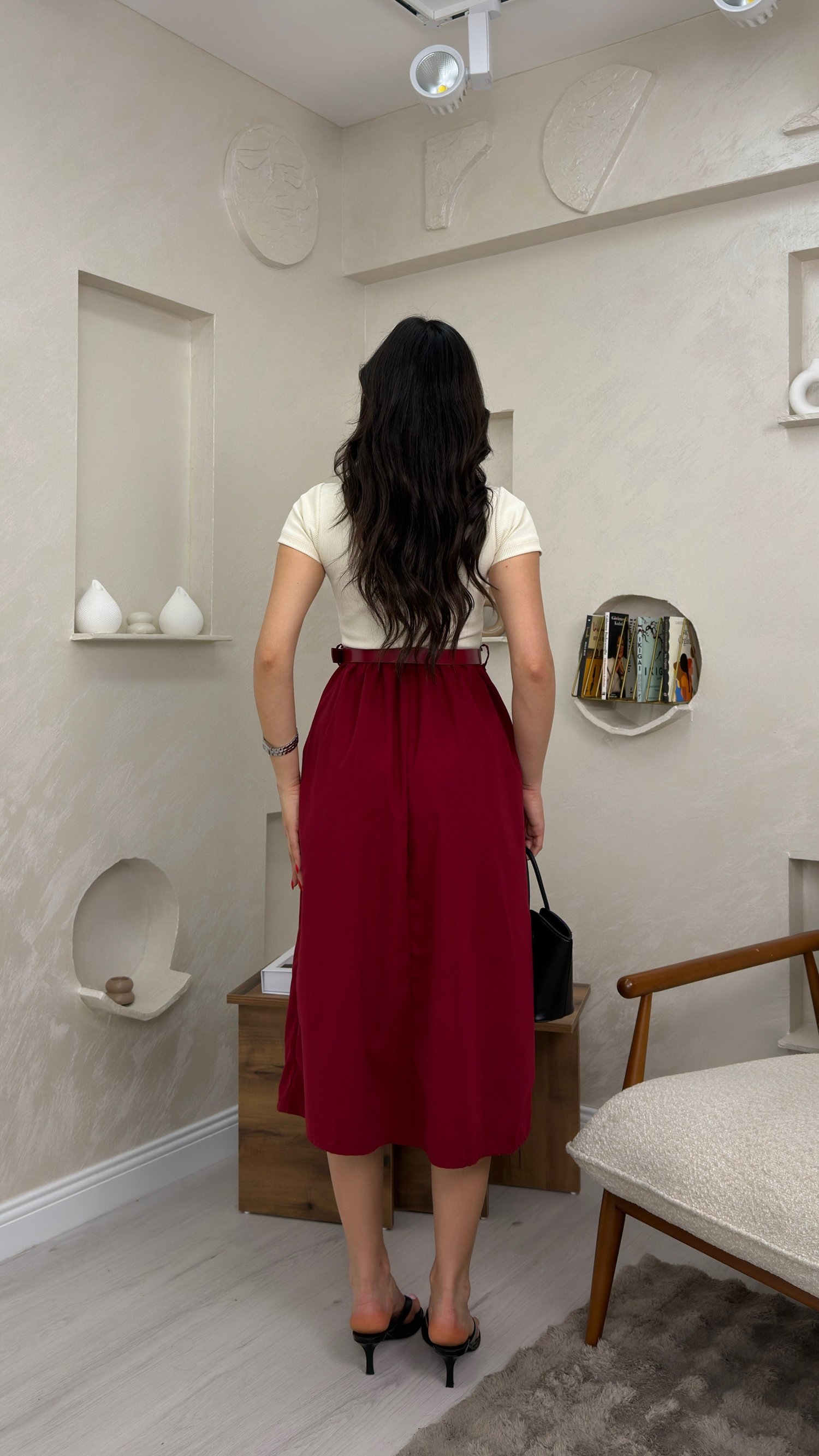 KEMERLİ PİLELİ MİDİ ETEK ELBİSE- BORDO