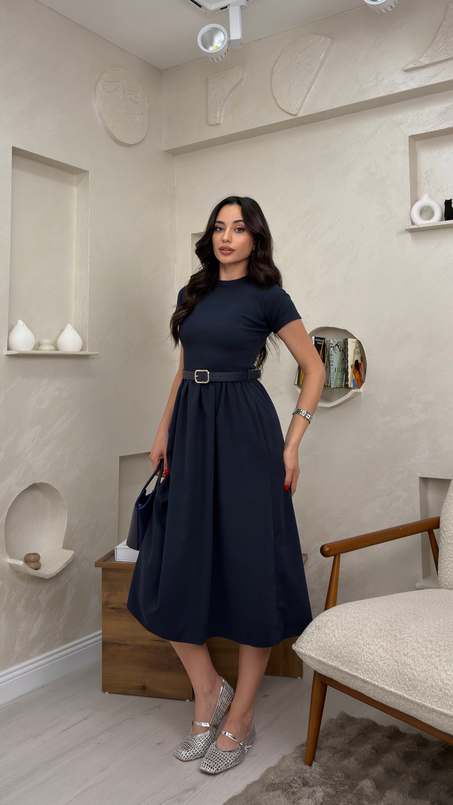 KEMERLİ PİLELİ MİDİ ETEK ELBİSE- LACİVERT