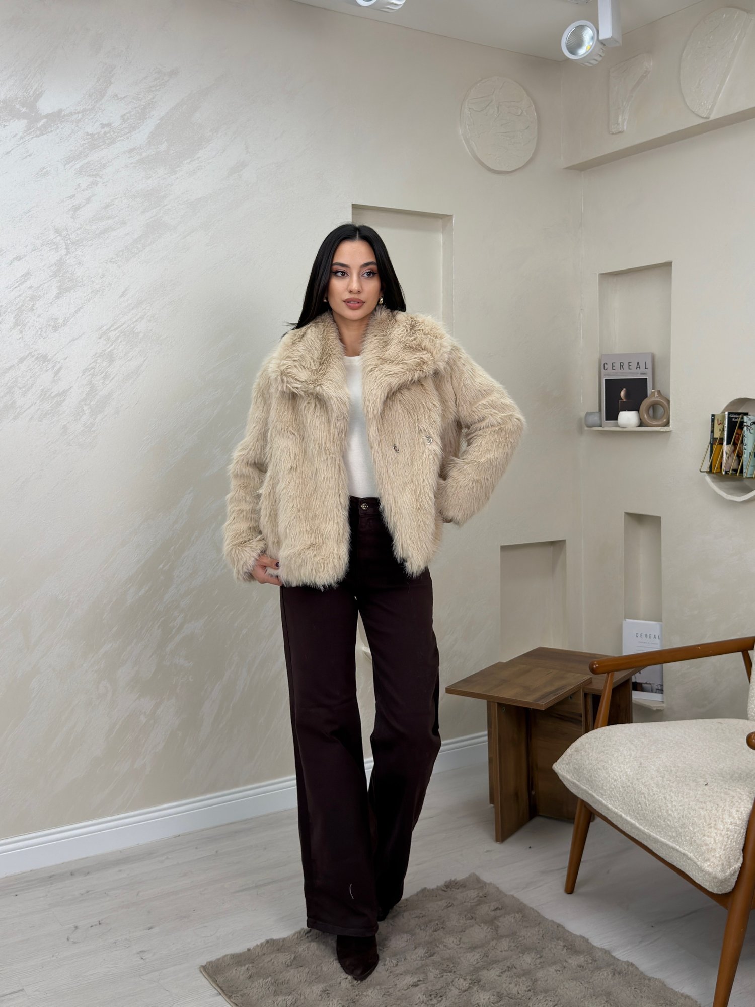 Lori Bej Renkli Geniş Yakalı Kadın Kürk Mont | miraylawear