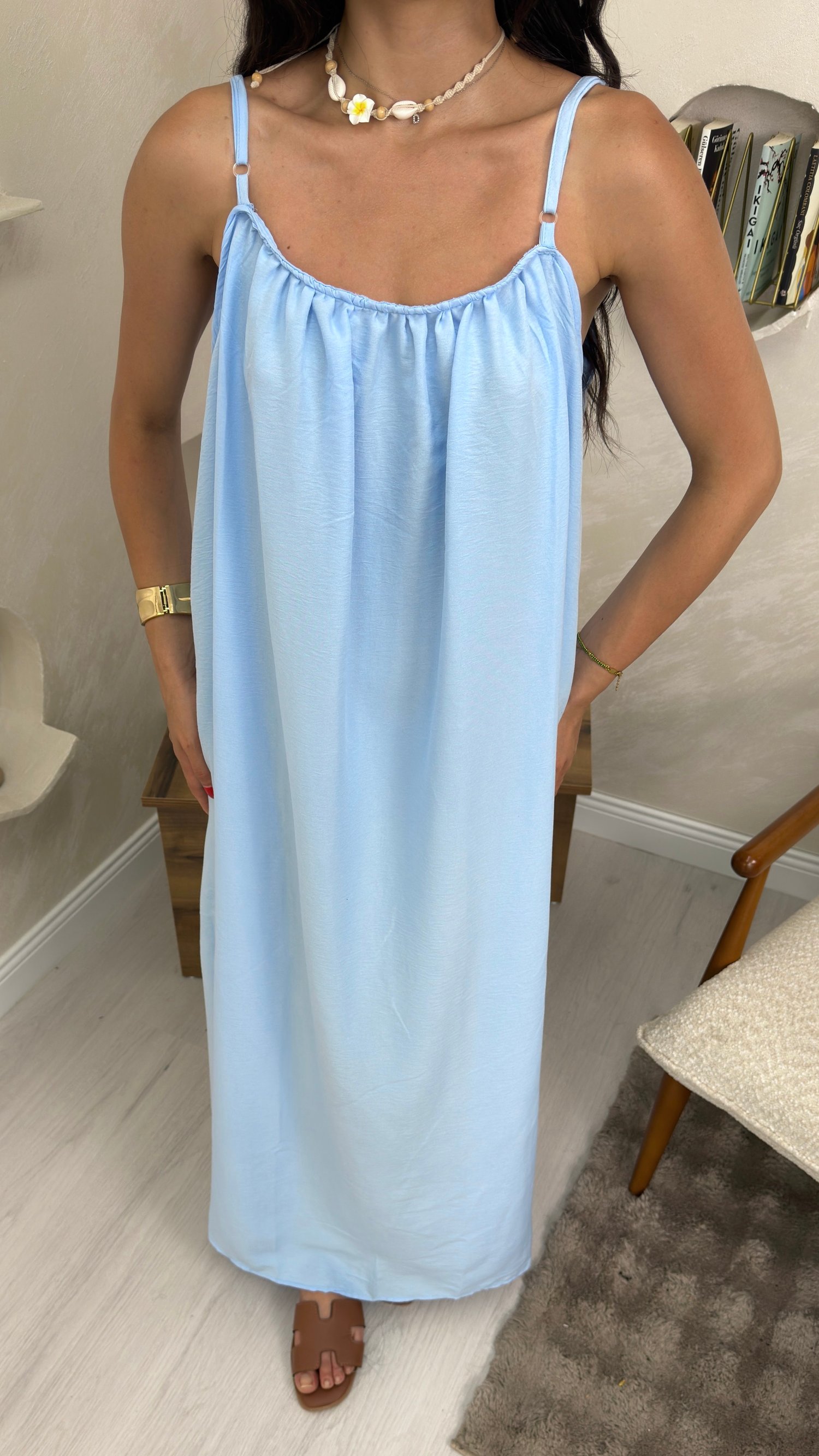 LUNA MAVİ RENKLİ ASKILI SALAS KADIN MAXİ ELBİSE