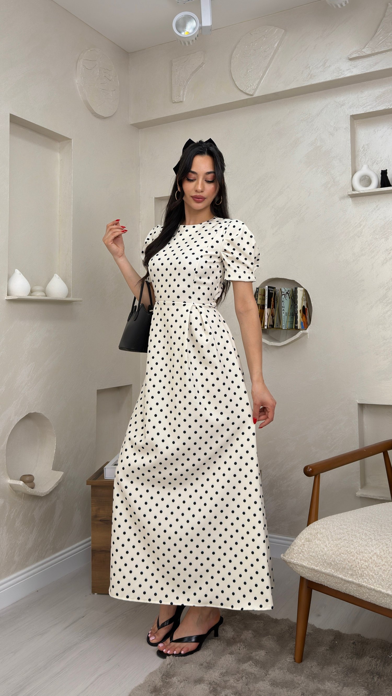 MARY BEYAZ RENKLİ PUANTİYELİ KADIN  MAXİ ELBİSE