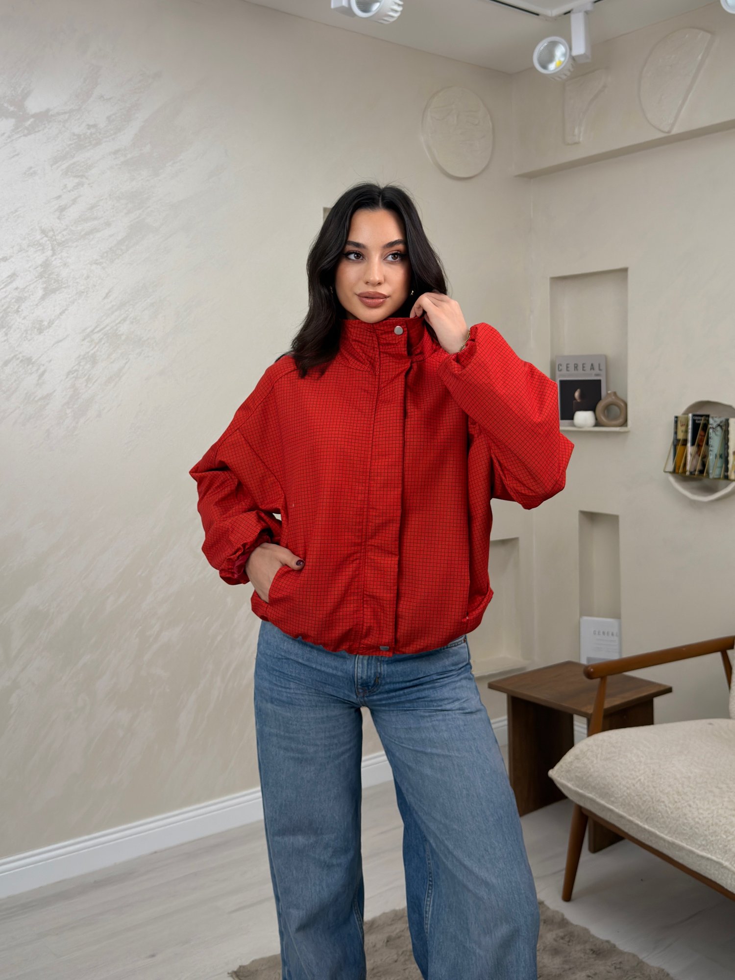Nova Kırmızı Renkli Dik Yaka Fermuarlı Kadın Kısa Mont | miraylawear