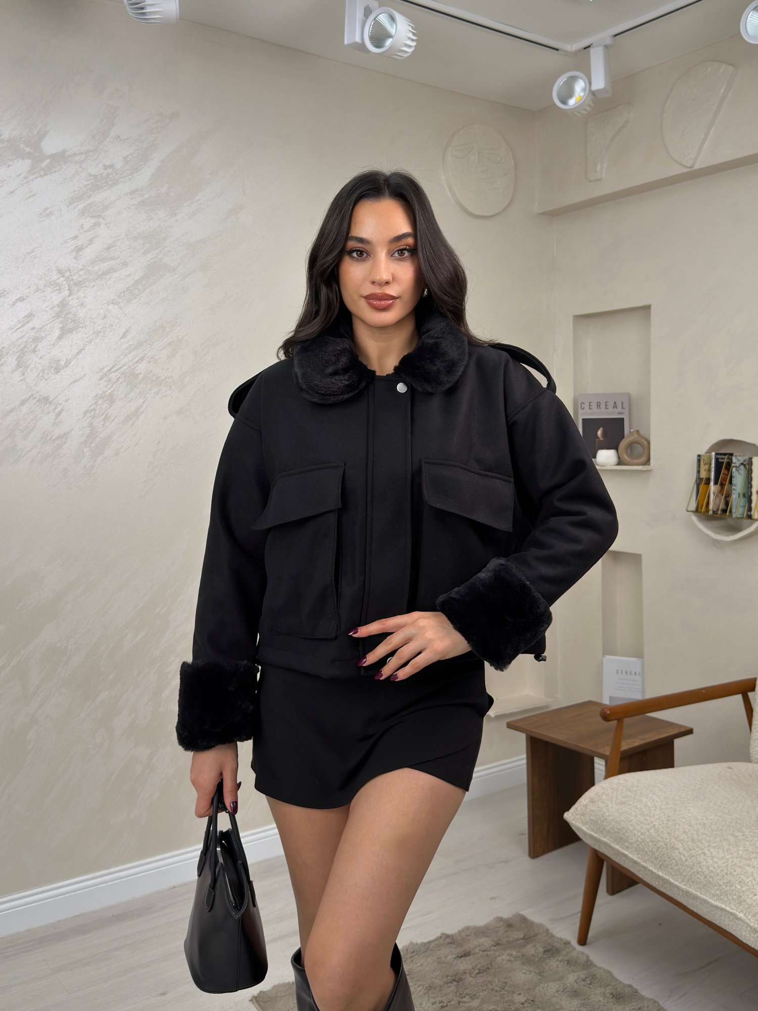 Vanessa Siyah Renkli Kurk Yaka Detaylı Kadın Mont | miraylawear