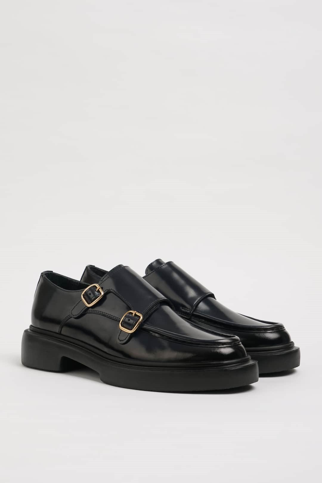 manfredi-model-natural-deri-casual-aya-c4c9e8.jpeg
