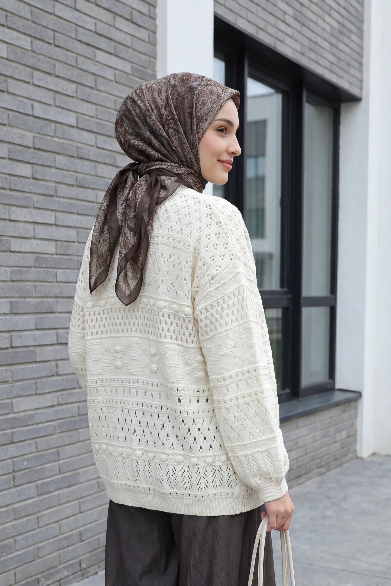 Ajurlu Ponpon Detaylı Desenli Triko Hırka -Ekru