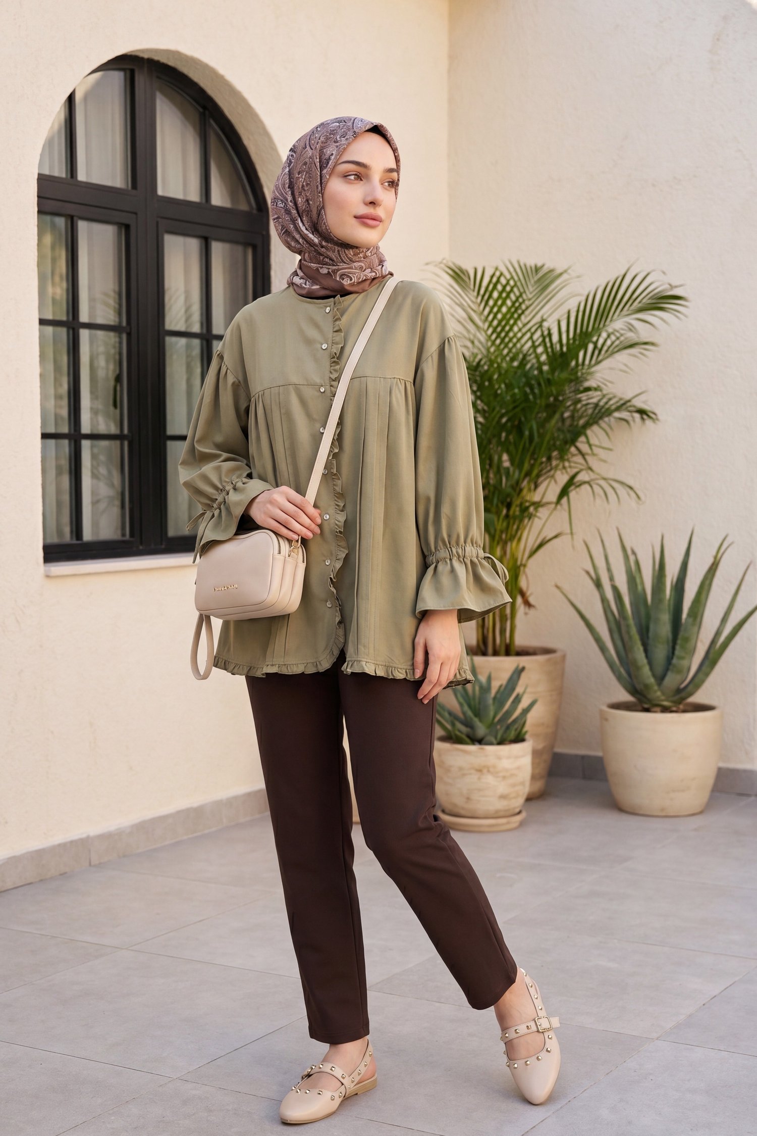 Beli Bağcıklı Dar Paça Pantolon    -Kahverengi