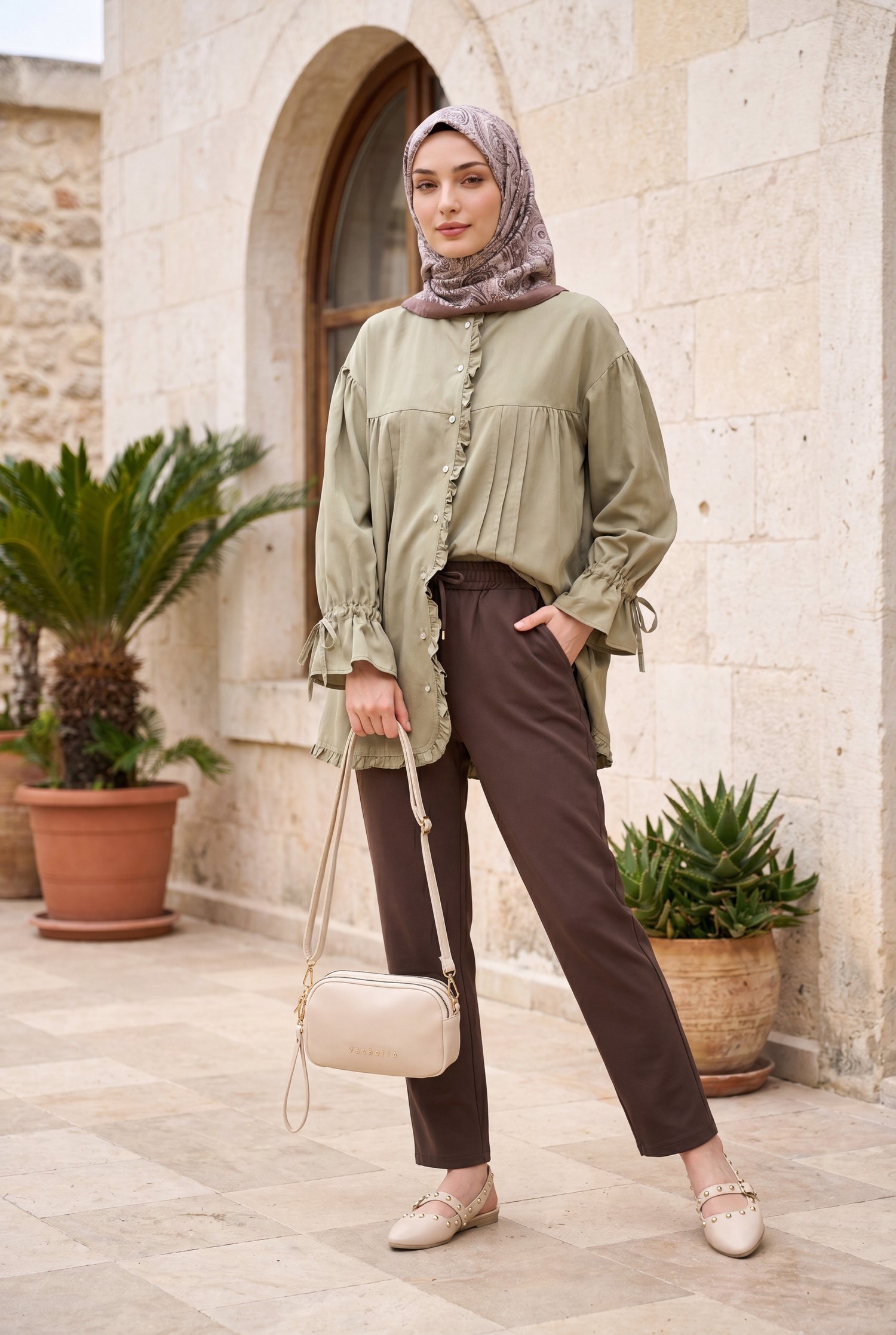 Beli Bağcıklı Dar Paça Pantolon    -Kahverengi