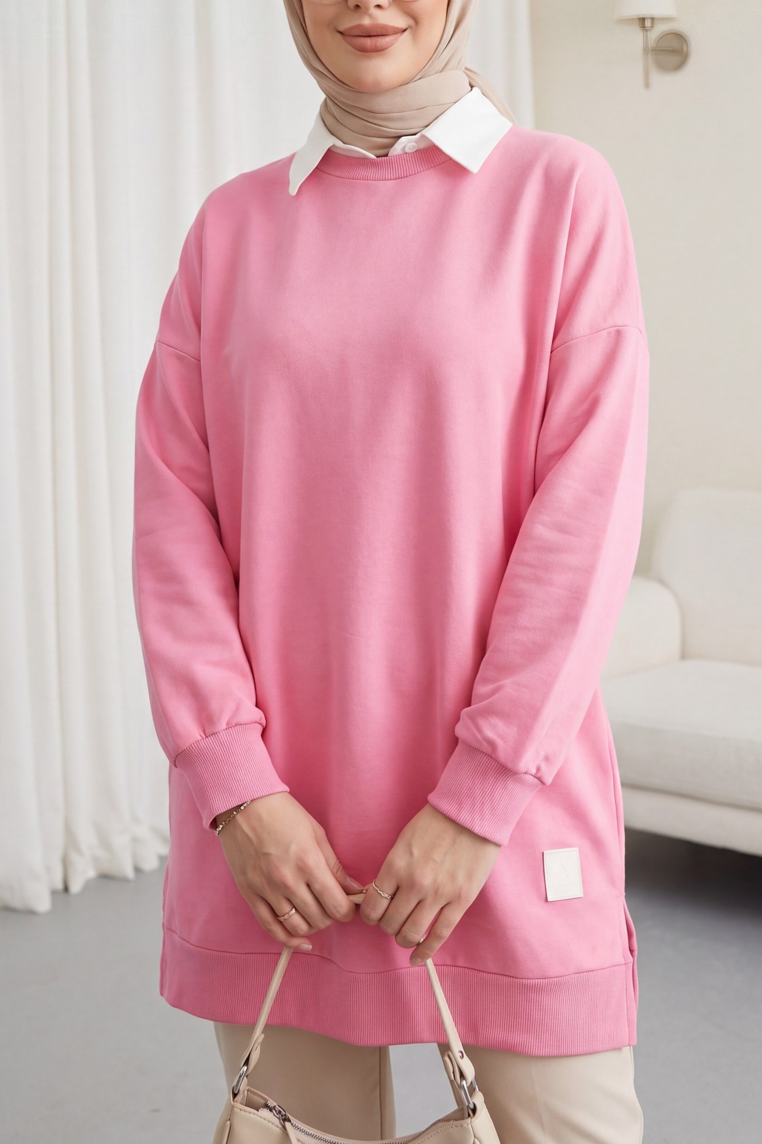 Bisiklet Yaka Yırtmaçlı Armalı Sweat  -Pembe