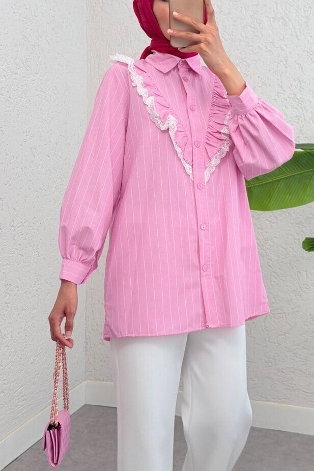 Boydan Düğmeli Önü Dantelli Fırfırlı Çizgili Gömlek -Pembe
