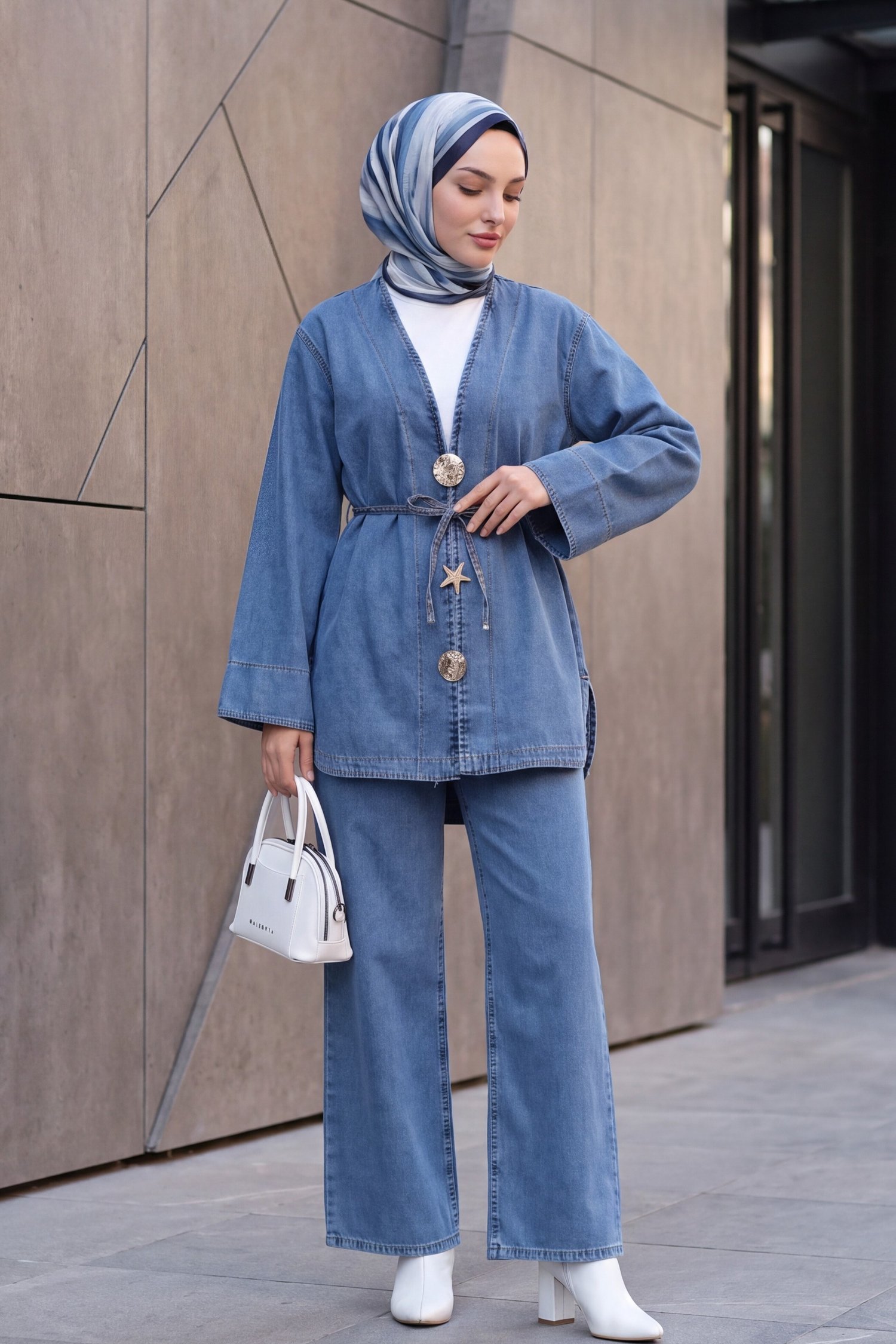 Broş Detaylı Kemerli Pantolonlu Kot Kimono Takım  -Buz Mavi