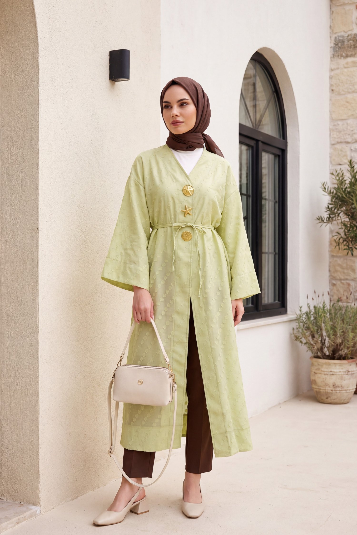 Broş Detaylı Yanları Yırtmaçlı Kabartma Puantiye Desenli Jakarlı Kimono -Çağla Yeşili