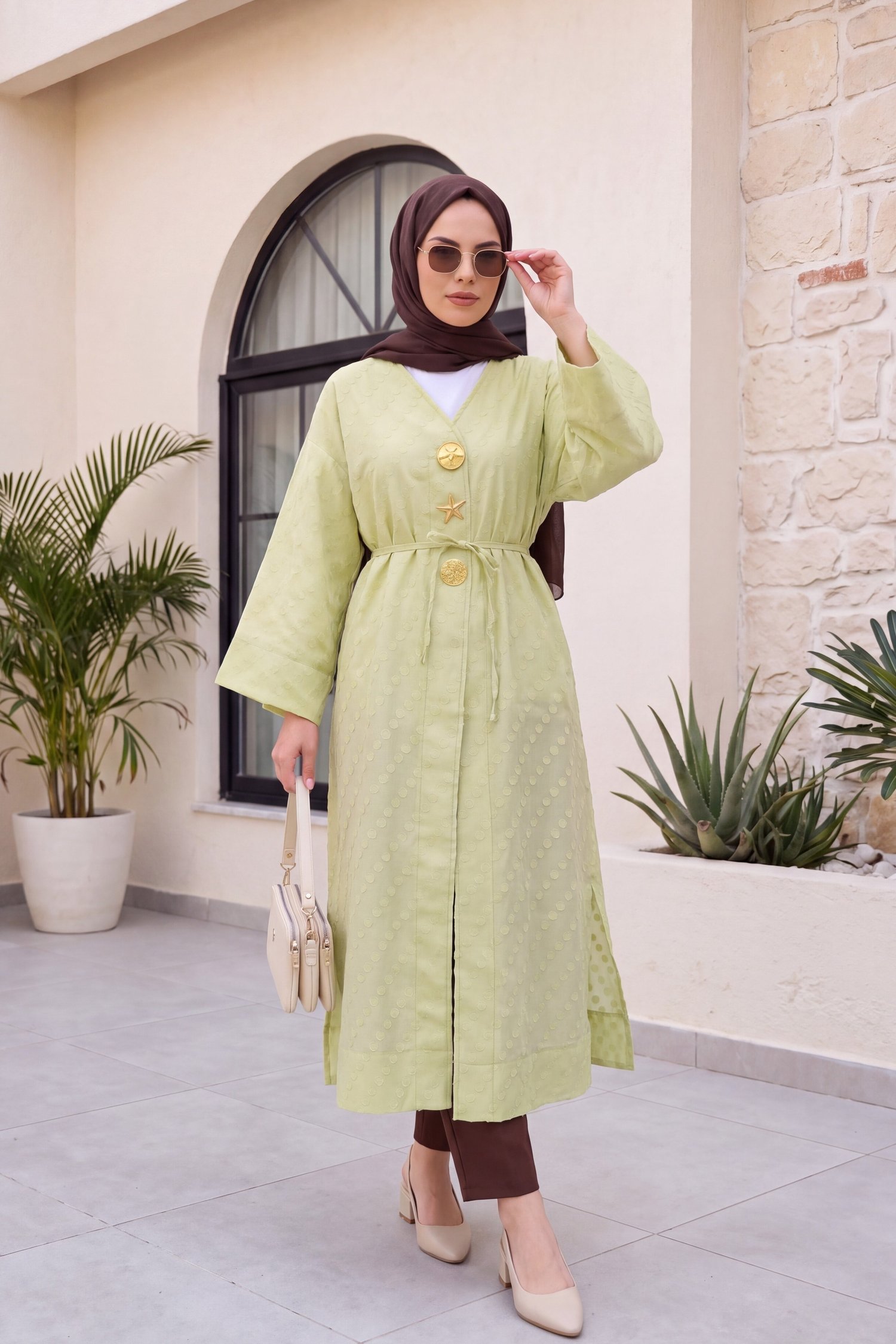 Broş Detaylı Yanları Yırtmaçlı Kabartma Puantiye Desenli Jakarlı Kimono -Çağla Yeşili