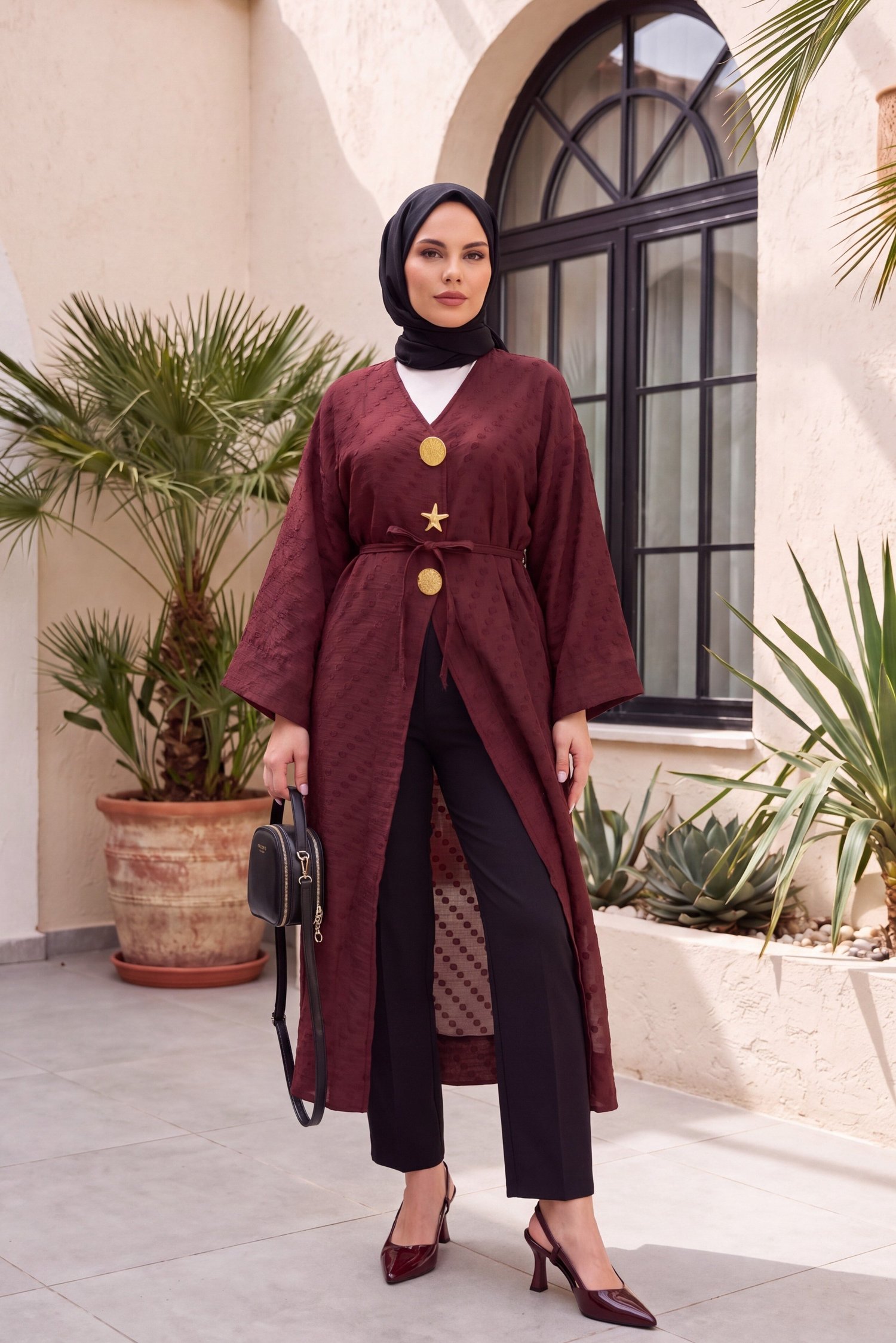 Broş Detaylı Yanları Yırtmaçlı Kabartma Puantiye Desenli Jakarlı Kimono -Bordo