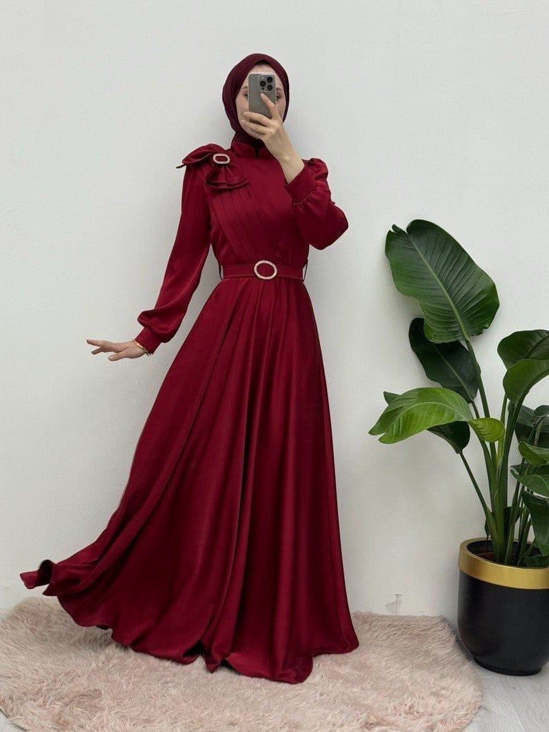 Broşlu Fiyonklu Taşlı Kemerli Saten Abiye -Bordo