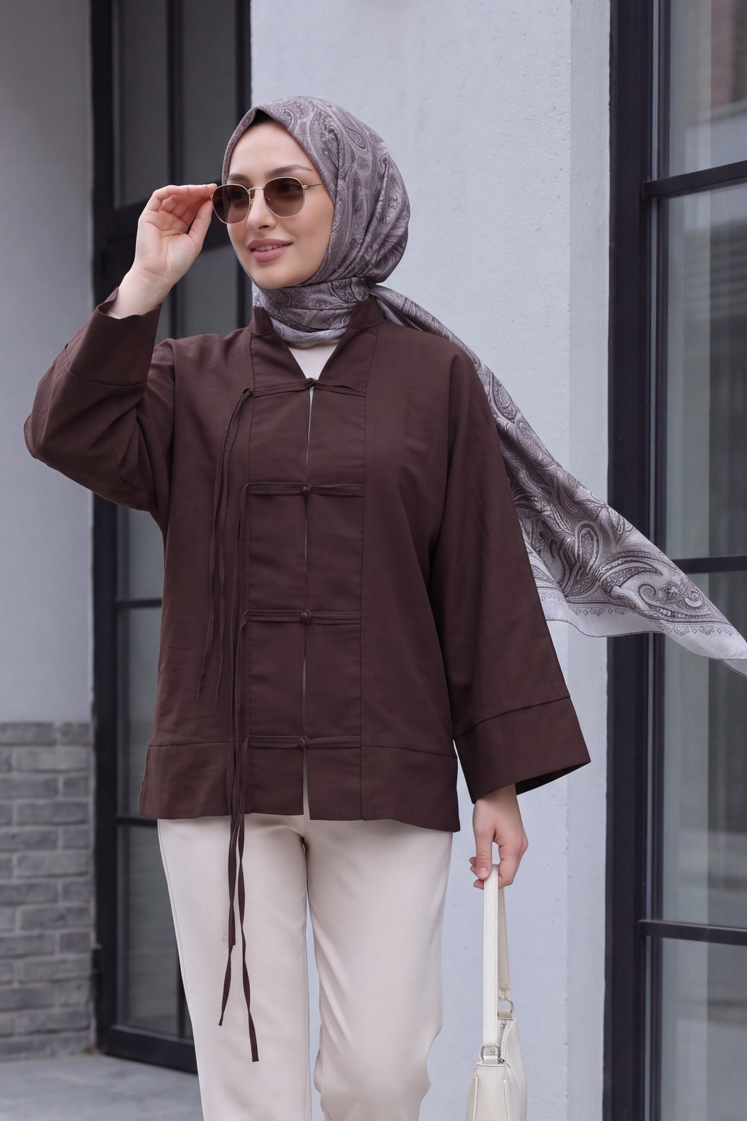 Çin Düğümü Kapamalı Hakim Yaka Paraşüt Kimono -Kahverengi