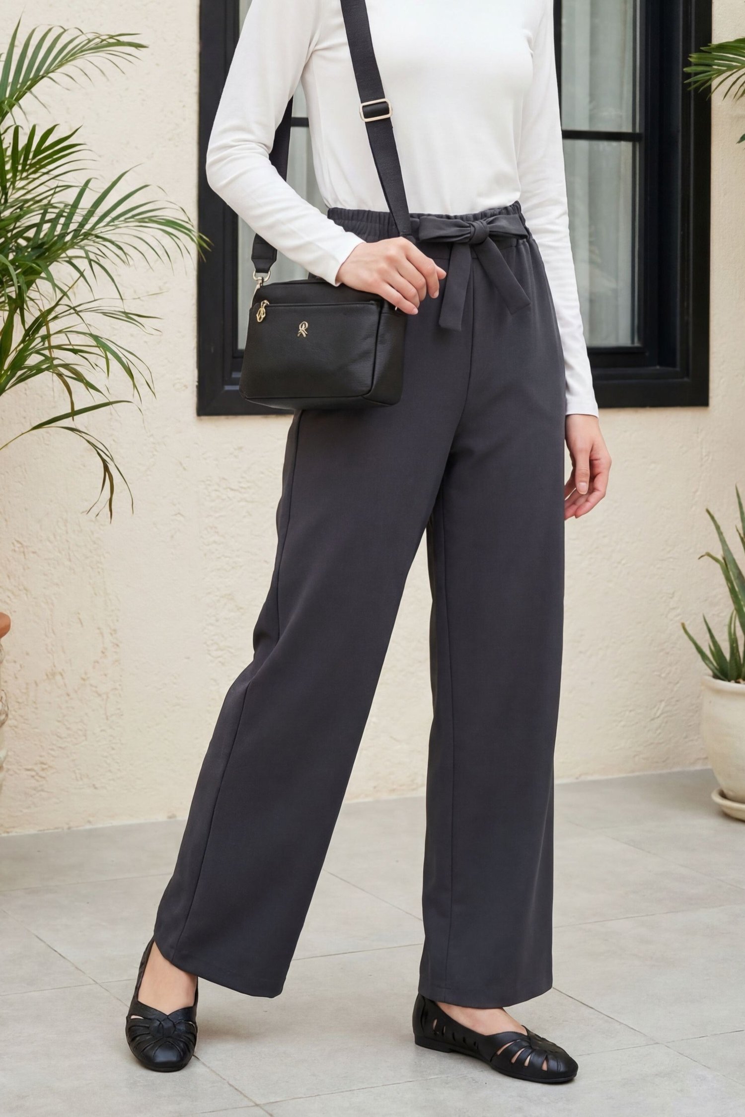 Duble Kumaş Beli Kuşaklı Bol Paça Pantolon    -Füme