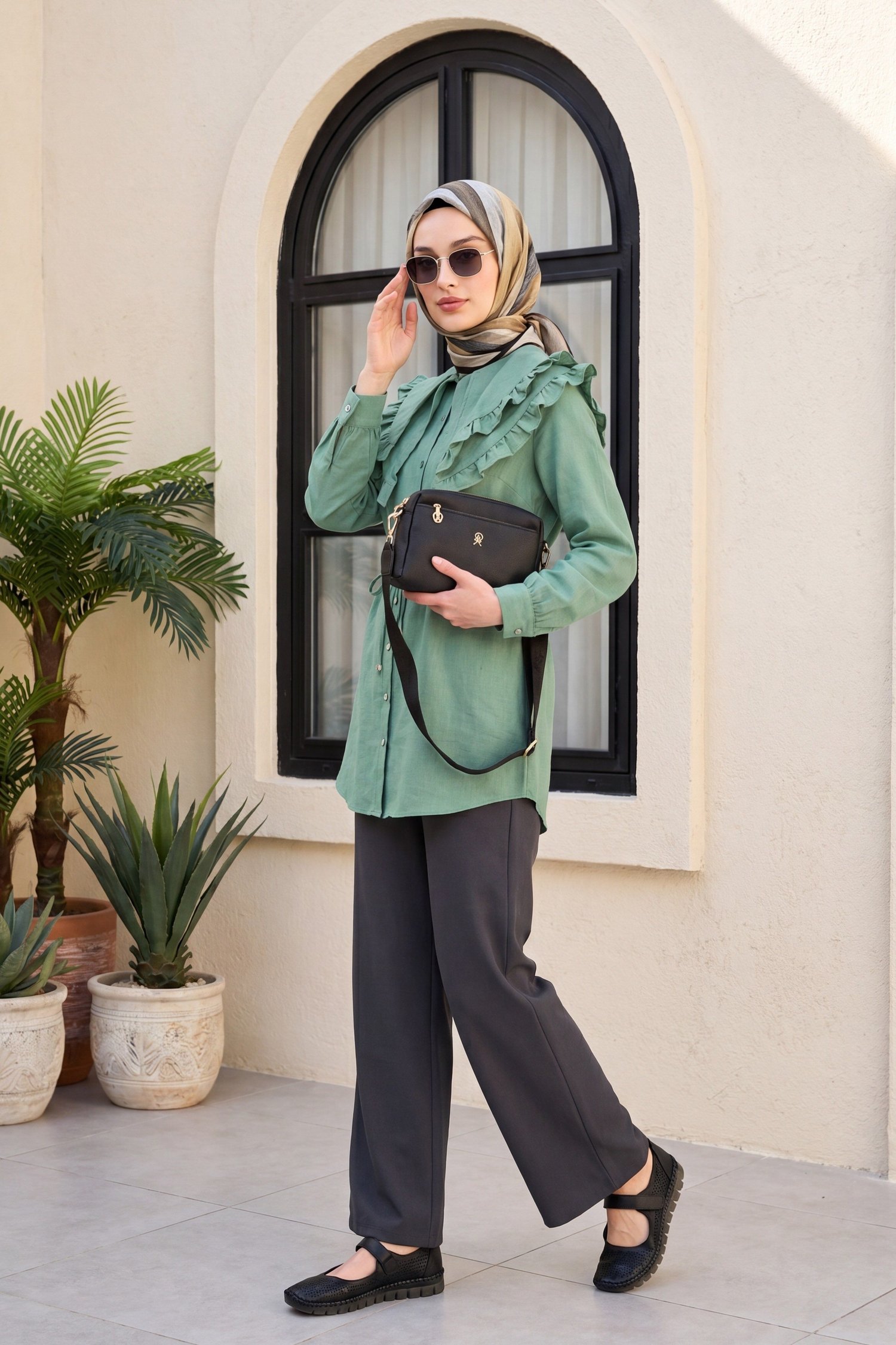 Duble Kumaş Beli Kuşaklı Bol Paça Pantolon    -Füme