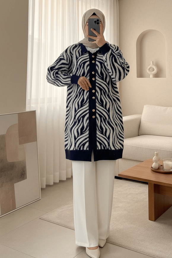 Düğmeli Zebra Desen Sakallı Triko Hırka -Laci