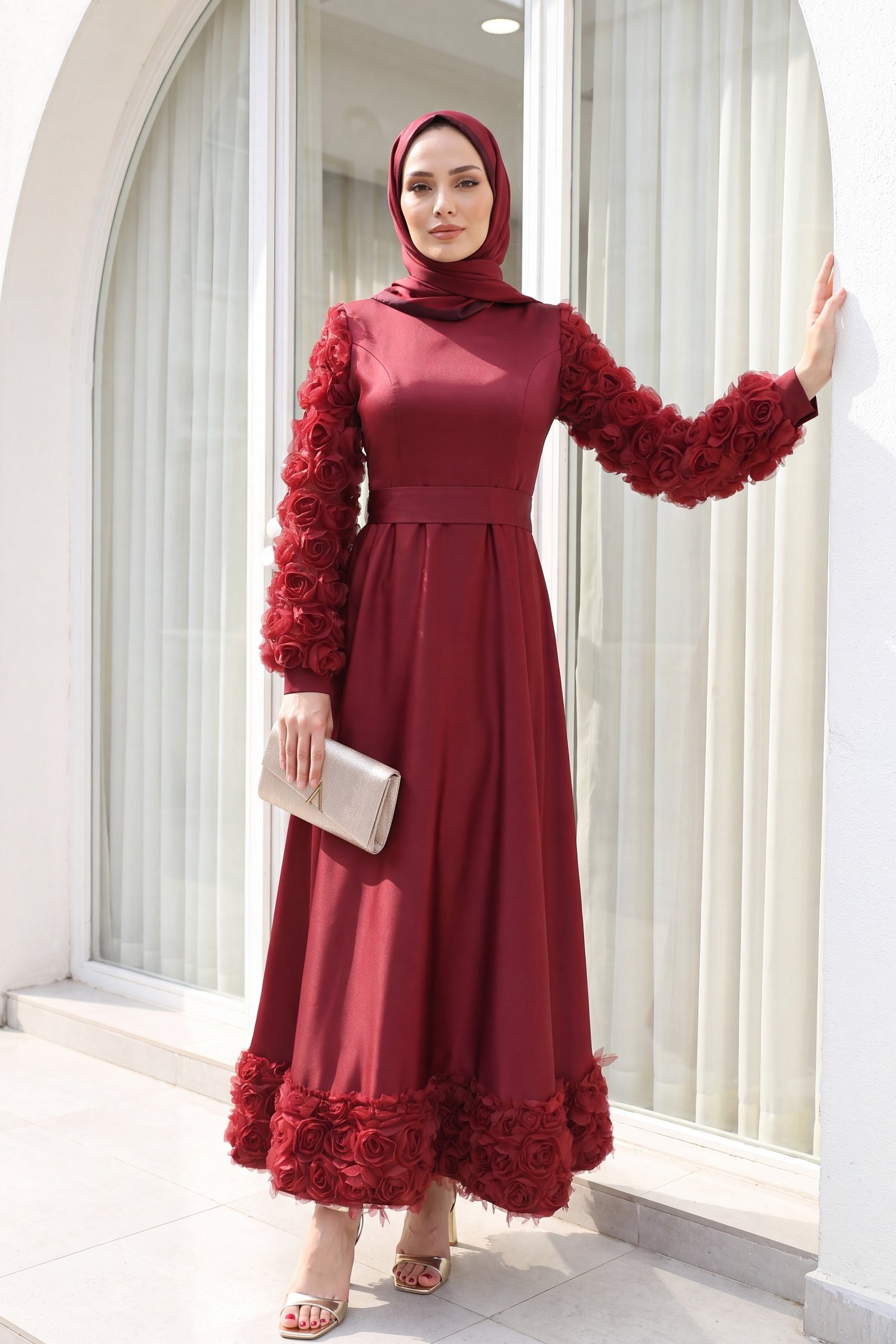 Eteği Ve Kolları Gül Detaylı Saten Abiye  -Bordo