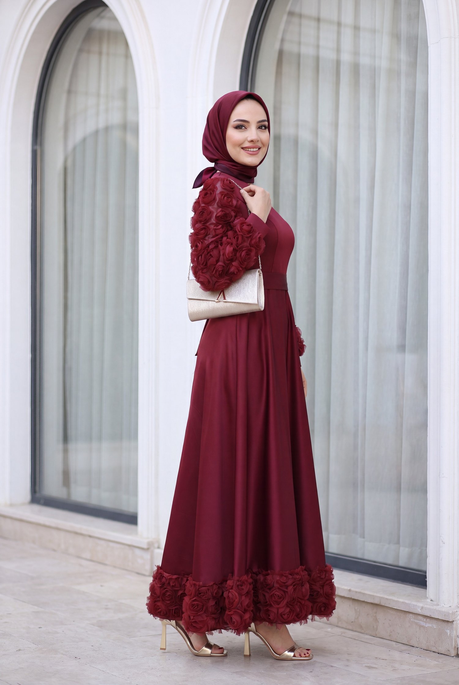Eteği Ve Kolları Gül Detaylı Saten Abiye  -Bordo