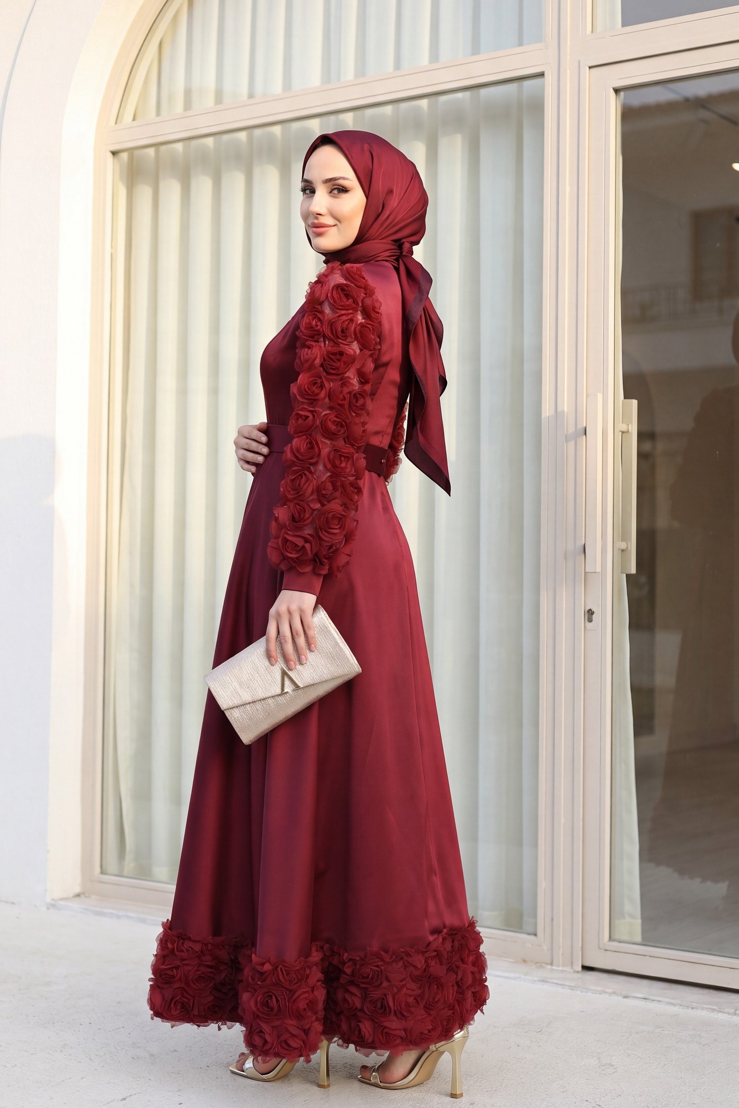 Eteği Ve Kolları Gül Detaylı Saten Abiye  -Bordo