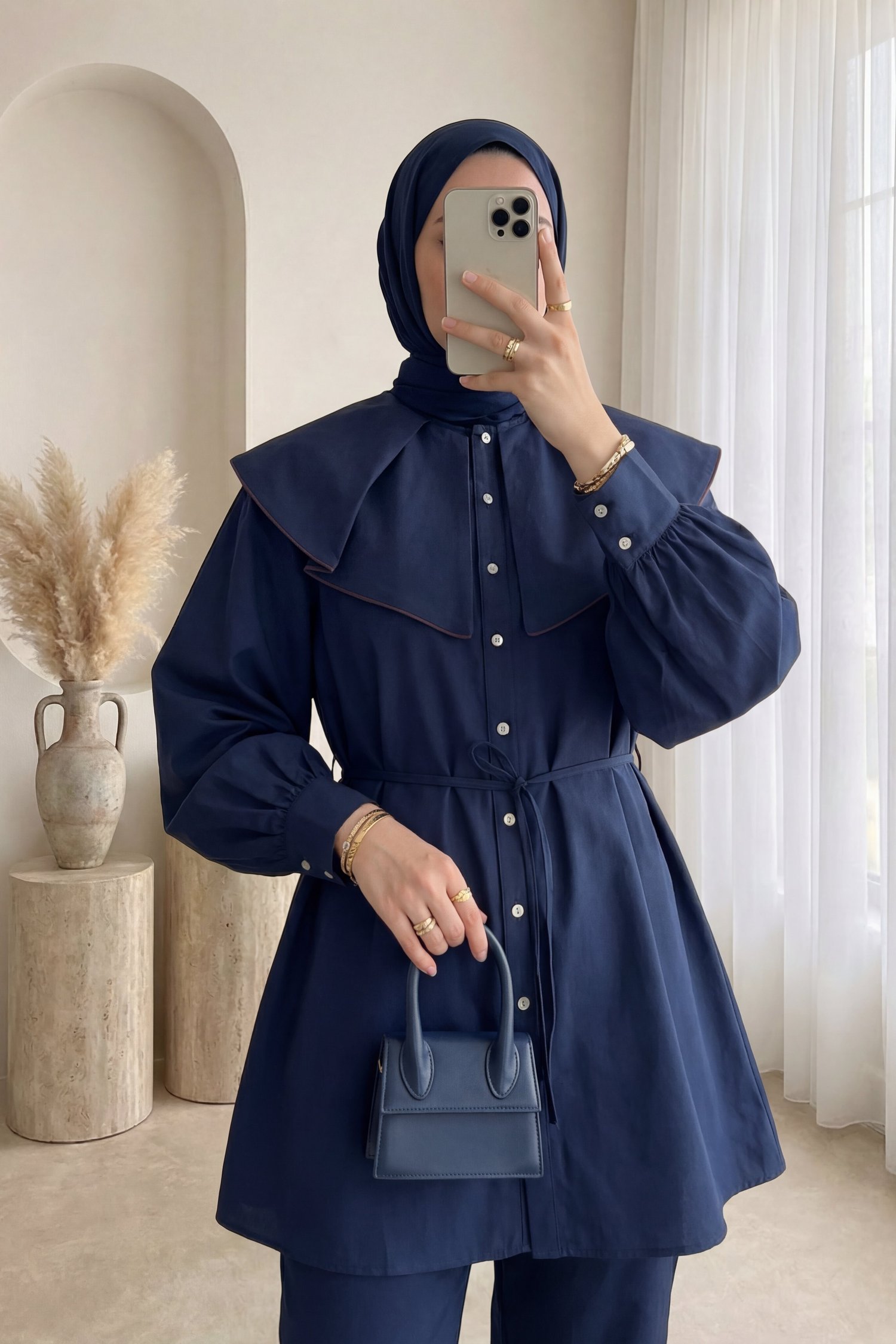 Geniş Yakalı Biyeli Kemerli Düğmeli Gömlek -Laci