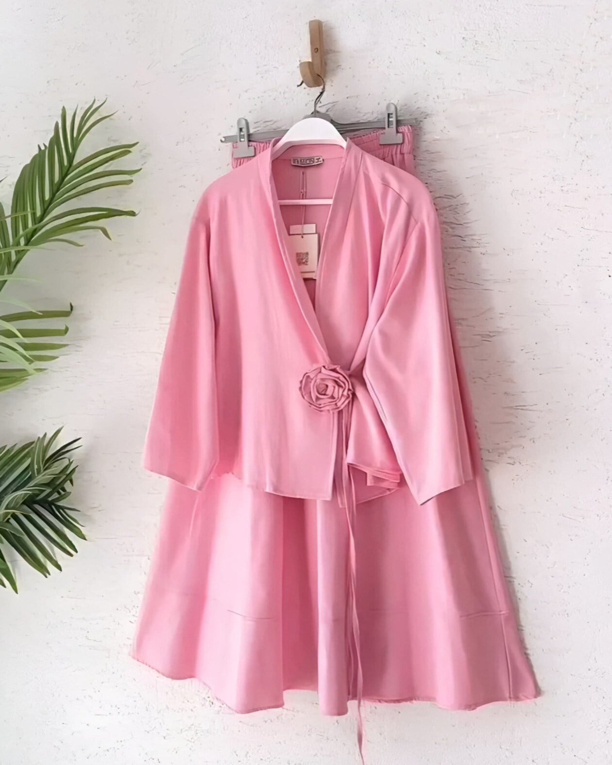 Gül Broşlu Yandan Bağlamalı Ceket Etek Keten Görünümlü Takım -Pembe