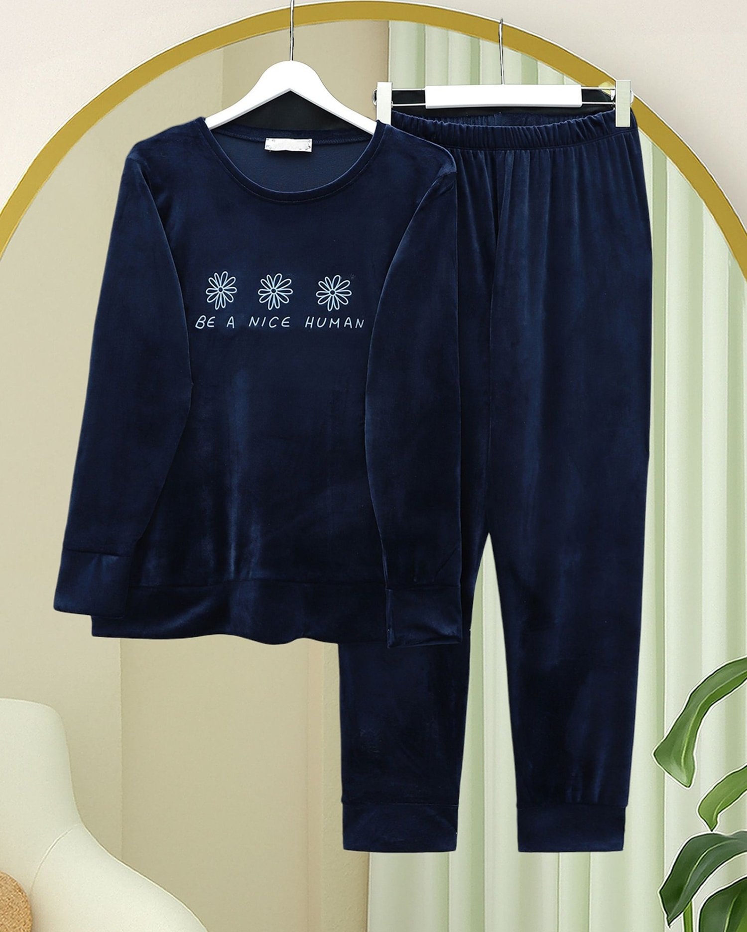 Kabartma Yazılı Fransız Kadife Pijama Takımı -Laci