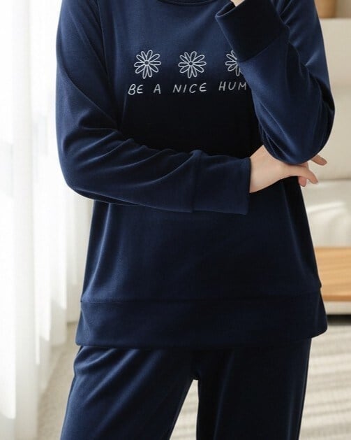 Kabartma Yazılı Fransız Kadife Pijama Takımı -Laci