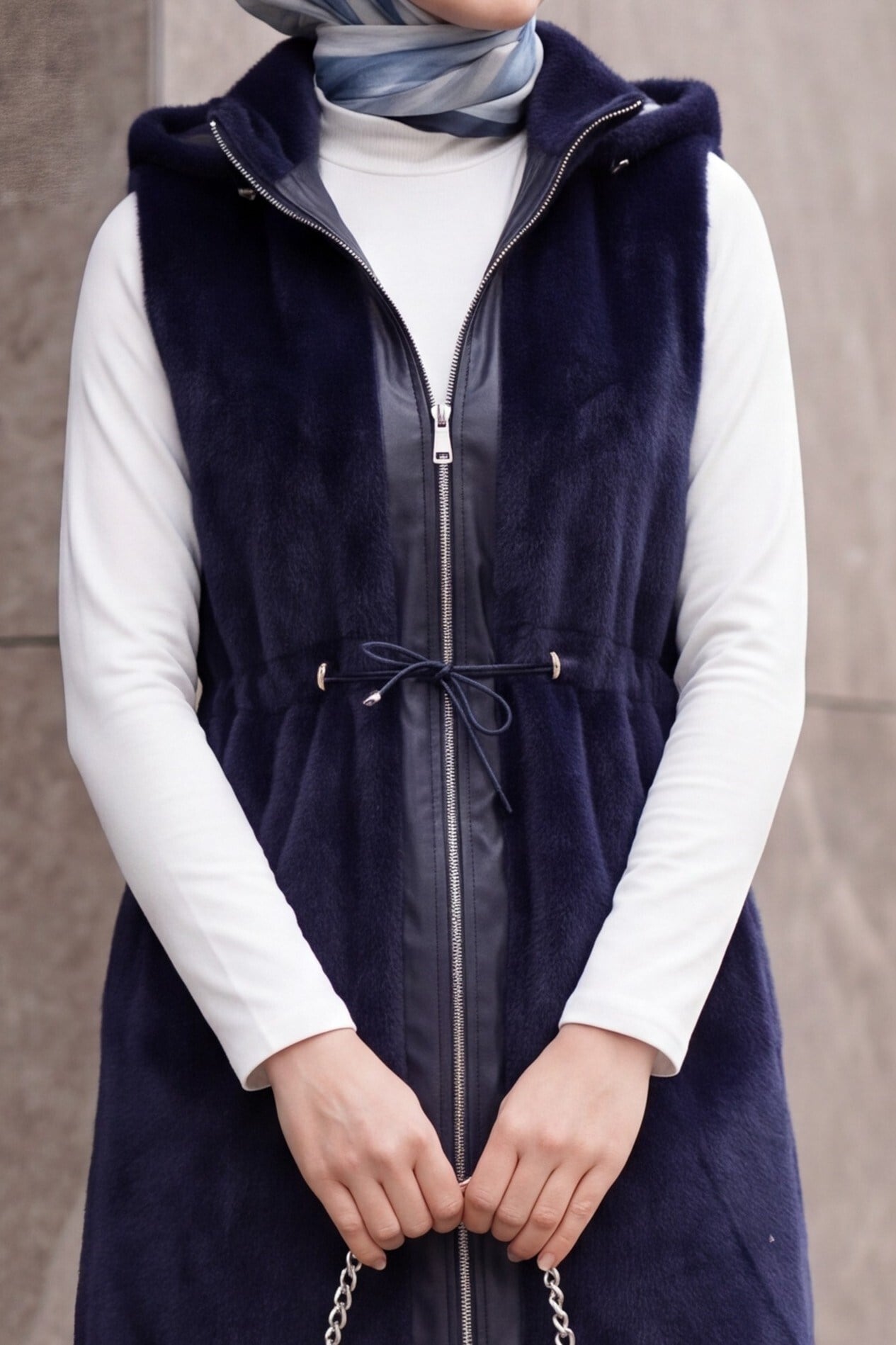 Kapşonlu Fermuarlı Cepli Beli Büzgülü Deri Detaylı Fox Yelek -Lacivert
