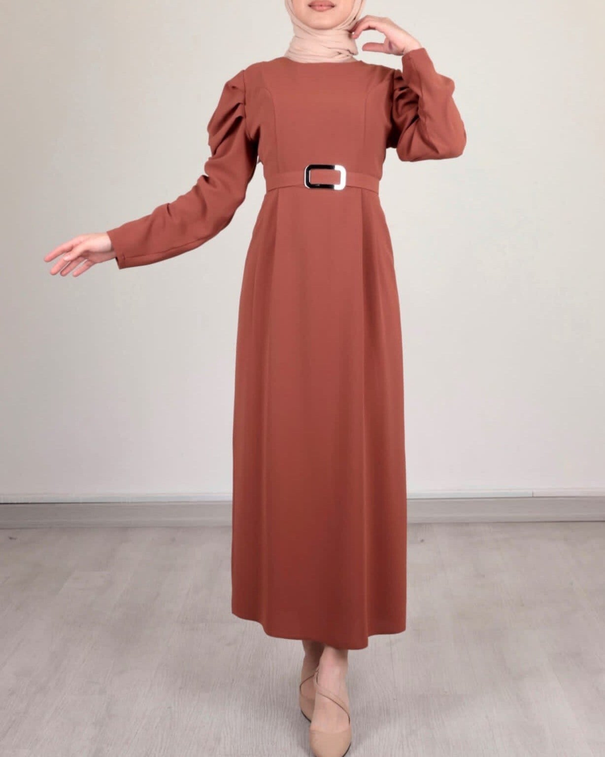 Karpuz Kol Tokalı Kemerli Elbise -Taba
