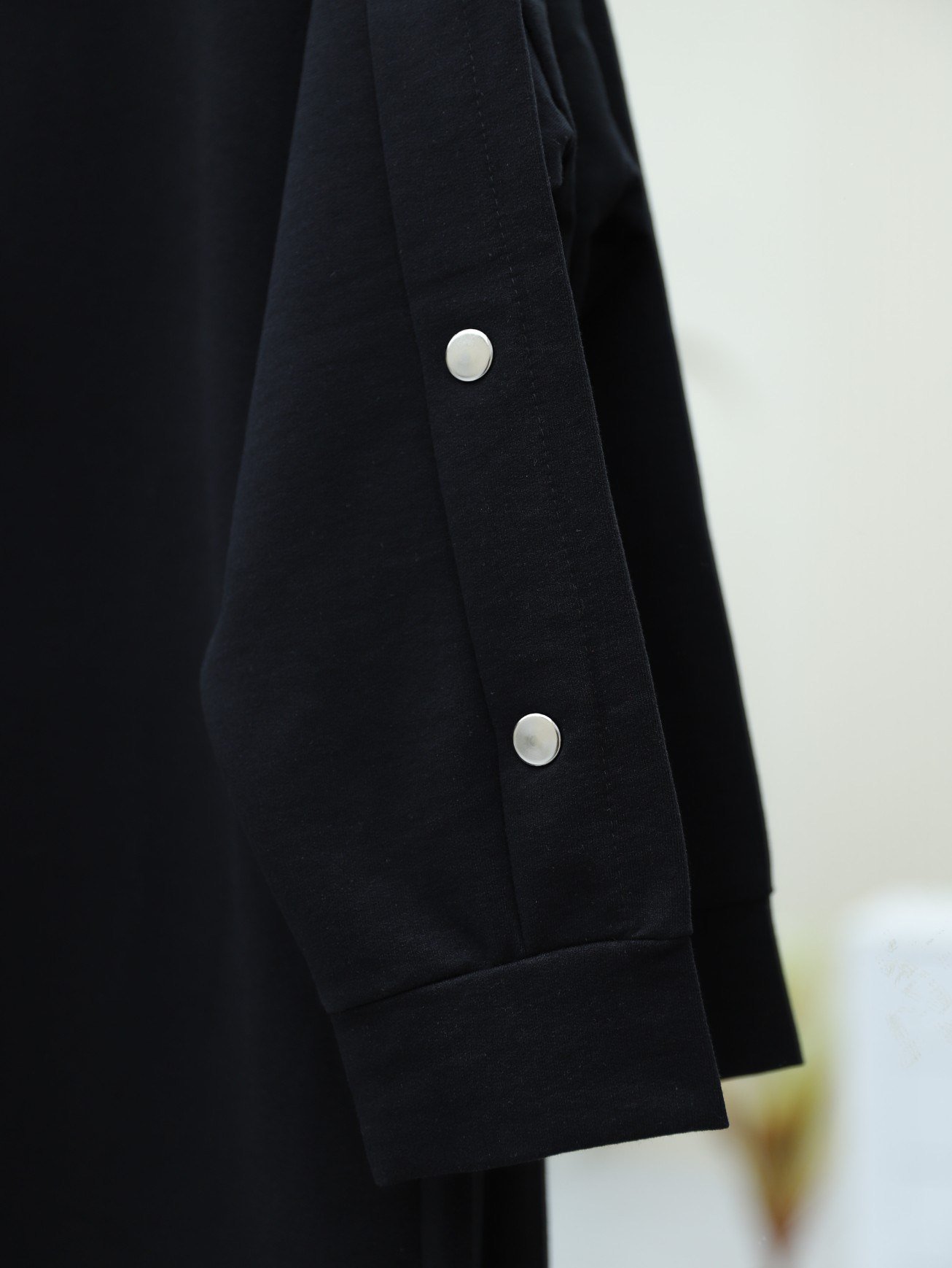Kolları Çıtçıtlı Kapşonlu Sweat -Siyah