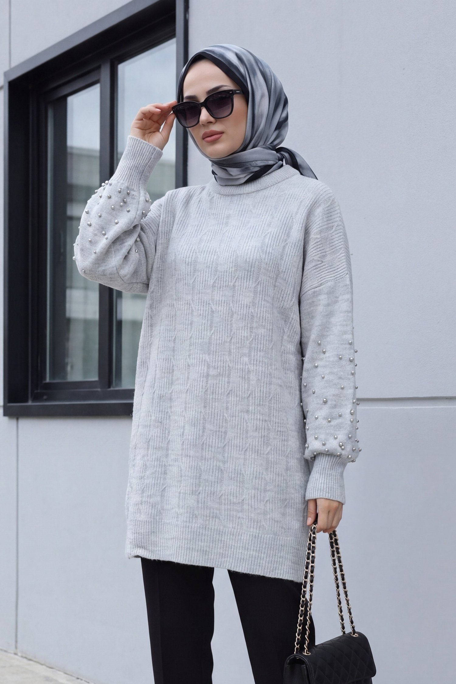 Kolları İnci Detaylı Desenli Salaş Triko Tunik  -Açık Gri
