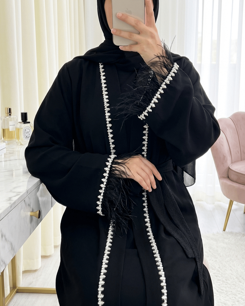 Kolu Tüylü Sıralı Taş Detaylı Kemerli Abaya -Siyah