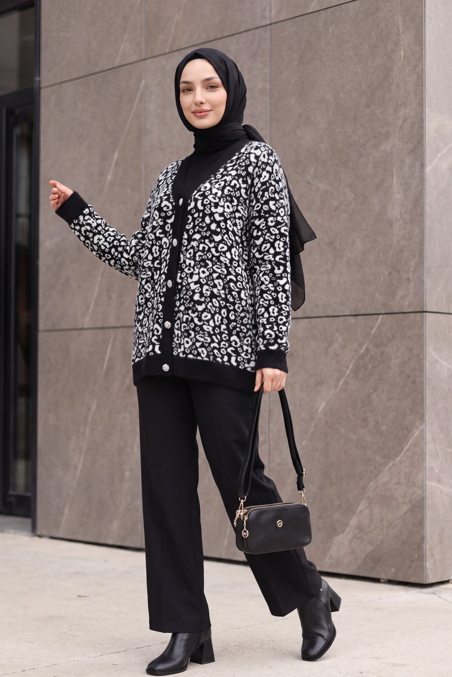 Leopar Desen Düğmeli Oversize Sakallı Triko Hırka -Siyah