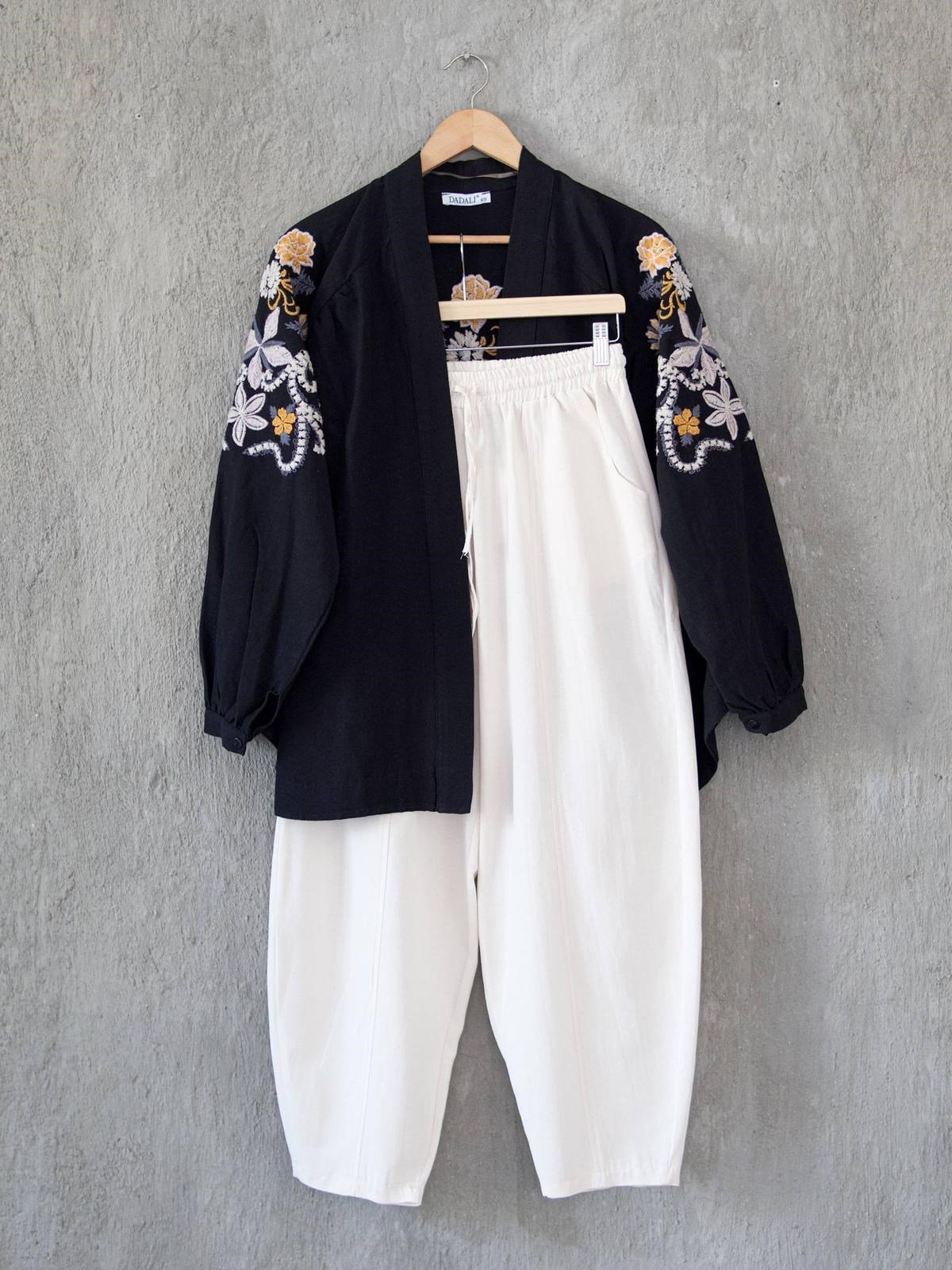 Nakış Desenli Keten Bohem Kimono- Siyah