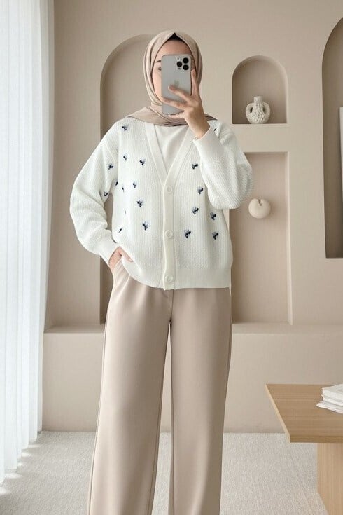 Nakışlı Üç Düğmeli Bel Boy Hırka -Ekru