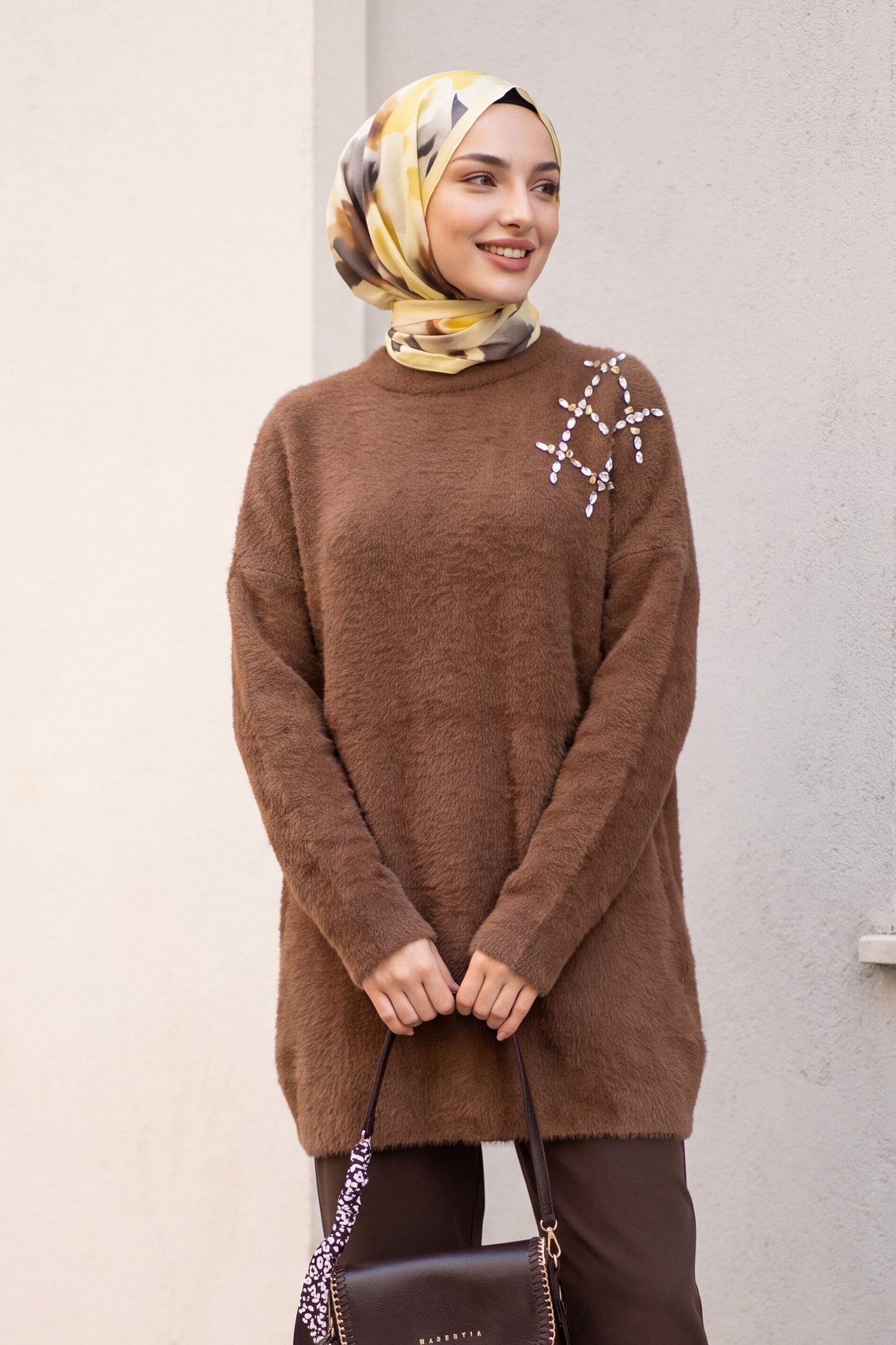 Omuzu Taş Detaylı Yumoş Triko Tunik -Kahverengi