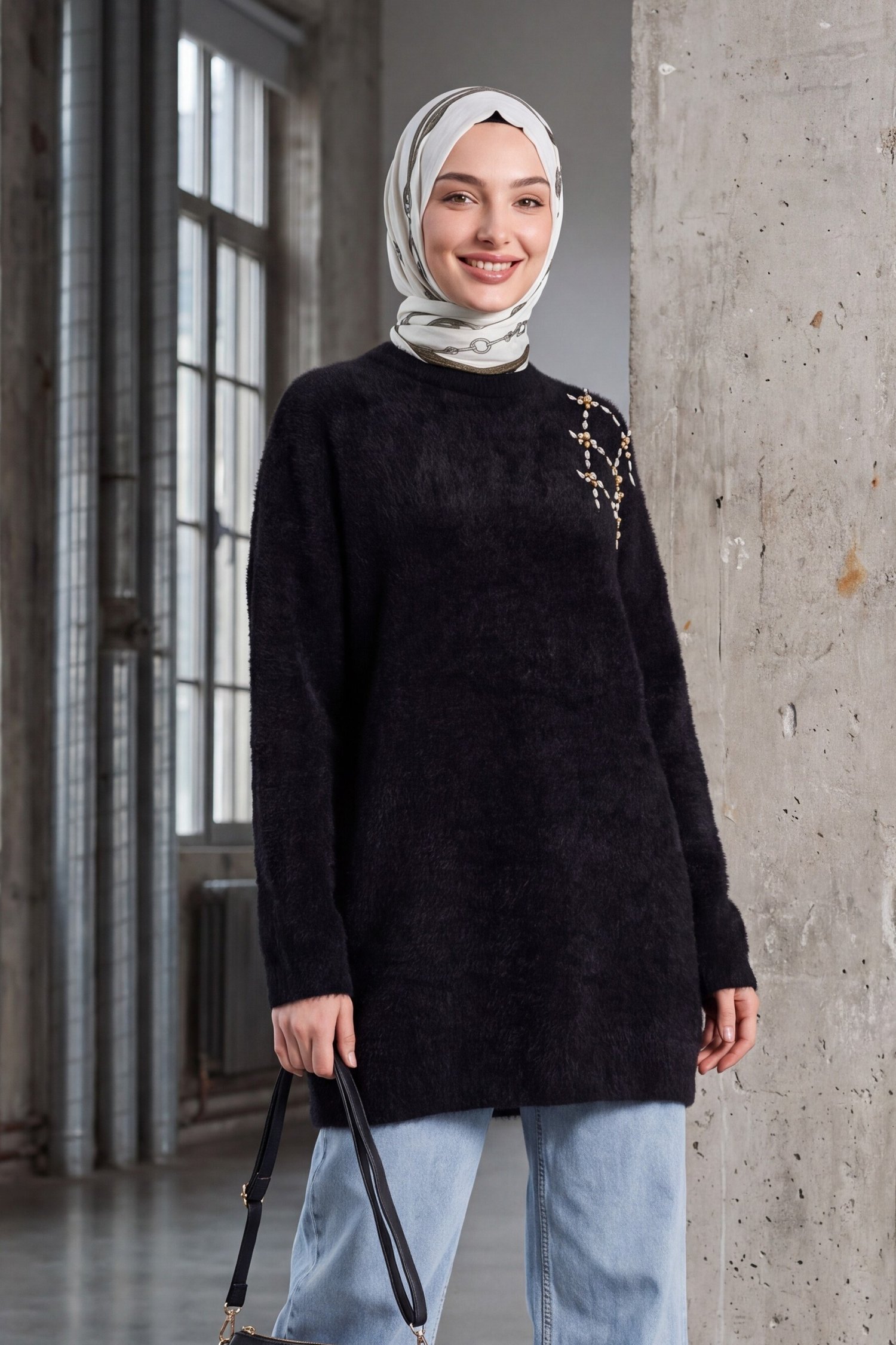 Omuzu Taş Detaylı Yumoş Triko Tunik -Siyah