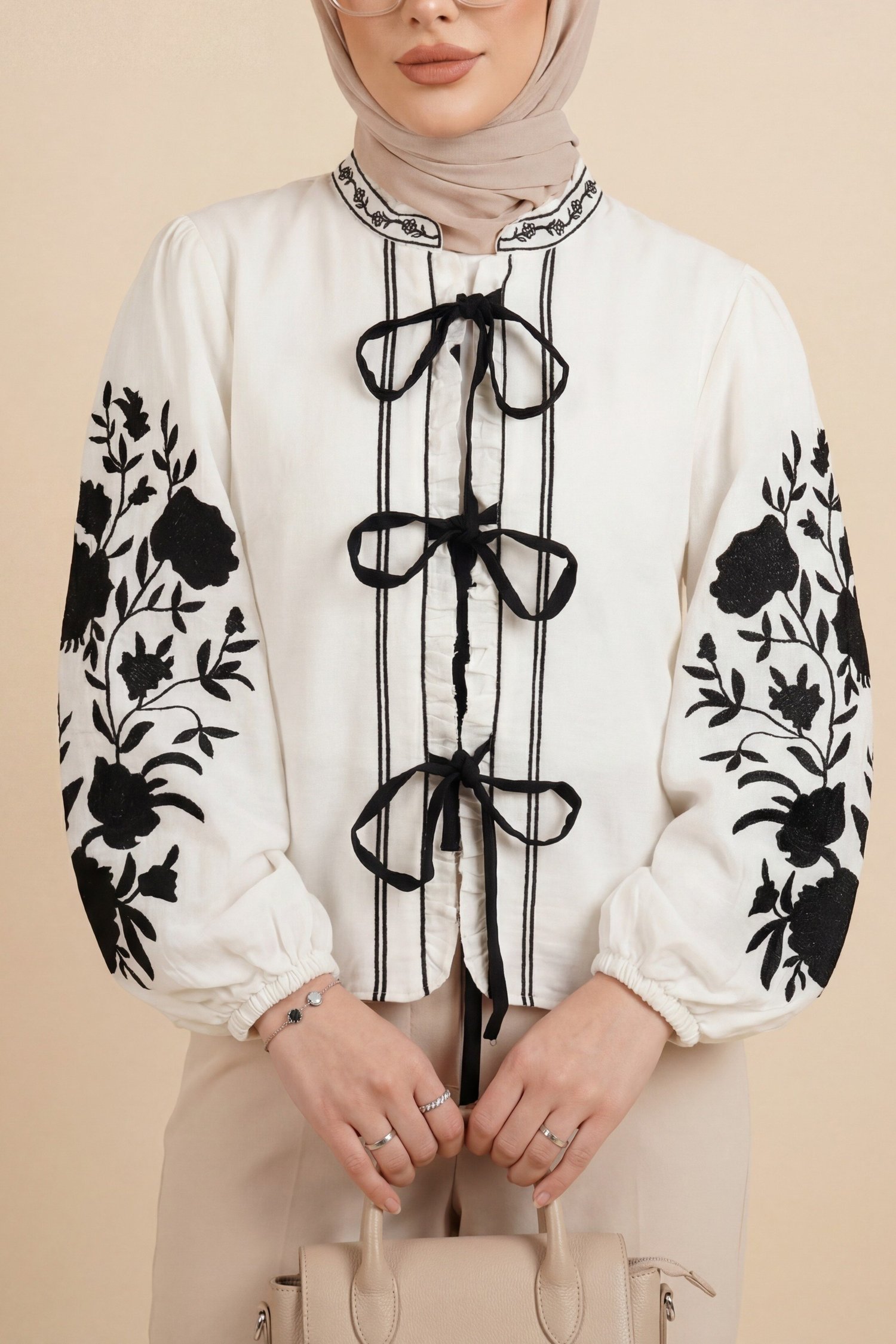Önü Bağcıklı Nakış Detaylı Balon Kol Bluz -Beyaz