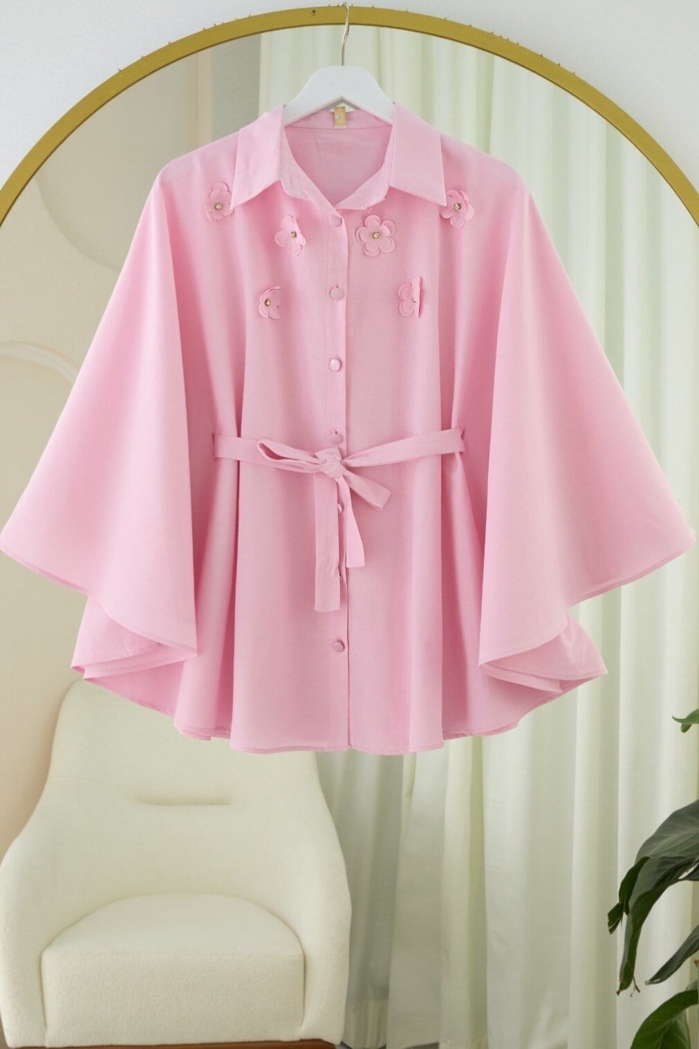 Önü Çiçek Detaylı Beli Bağcıklı Düğmeli Panço -Pembe