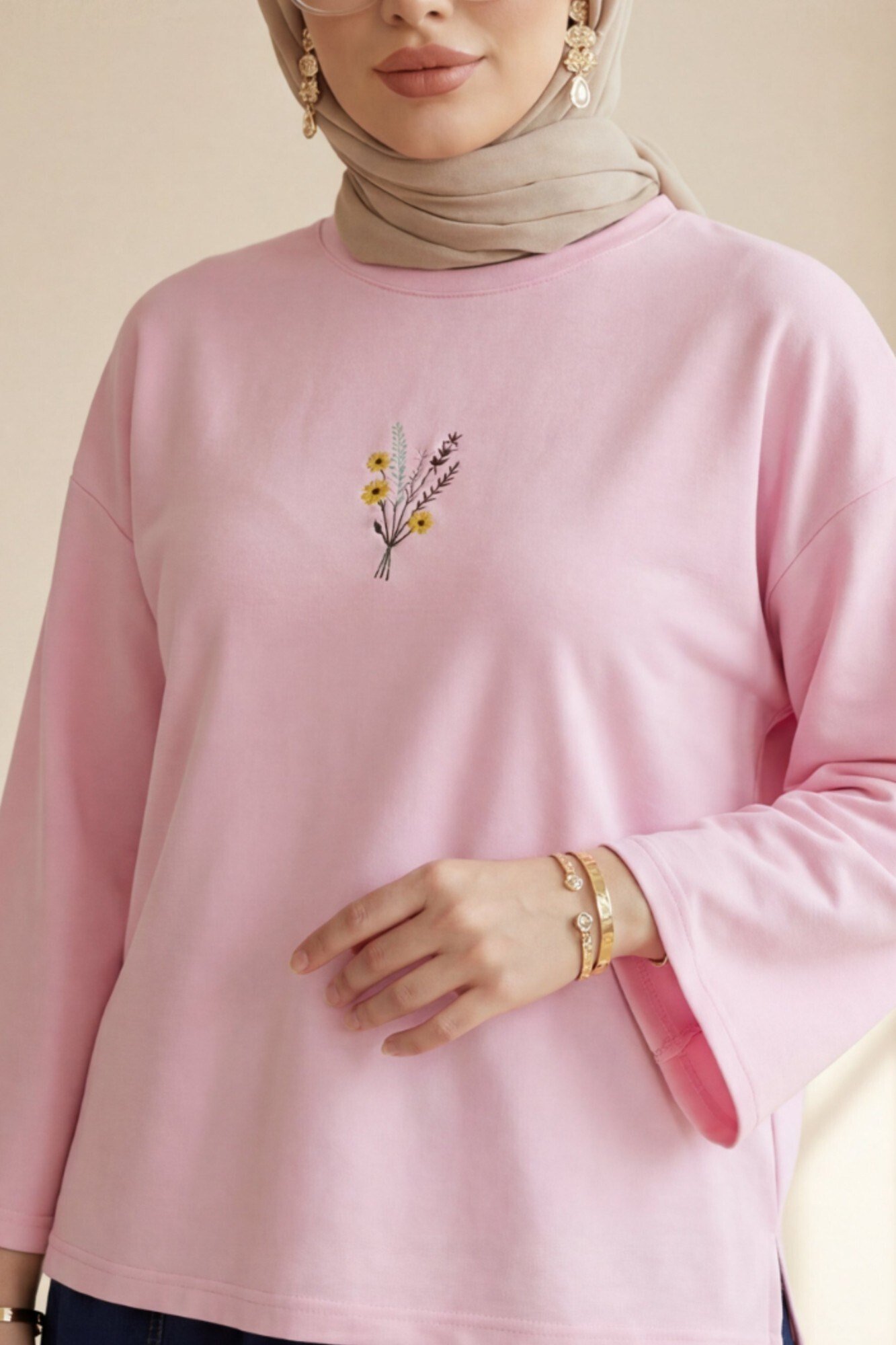 Önü Çiçek Nakışlı Yuvarlak Yaka Salaş Penye Bluz -Pembe
