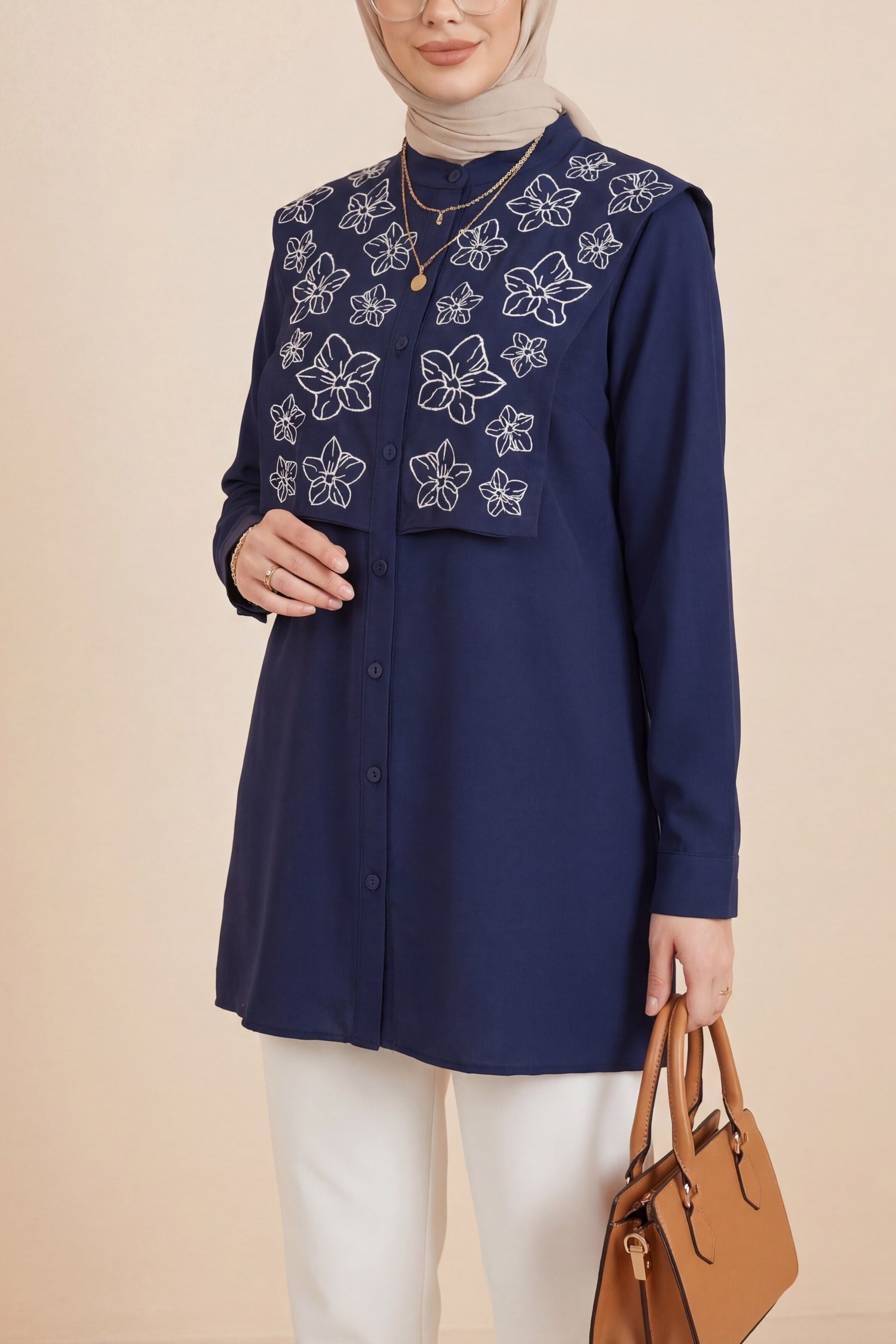 Plastron Detaylı Nakışlı Poplin Gömlek -Laci