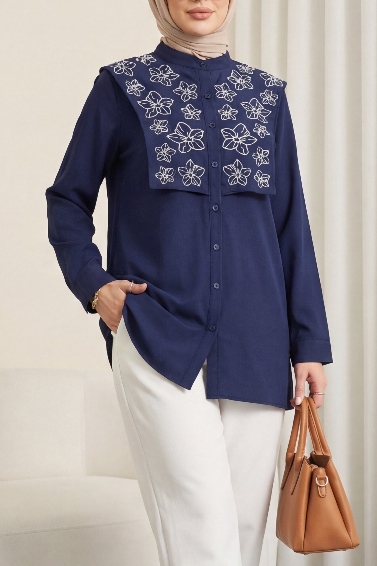 Plastron Detaylı Nakışlı Poplin Gömlek -Laci