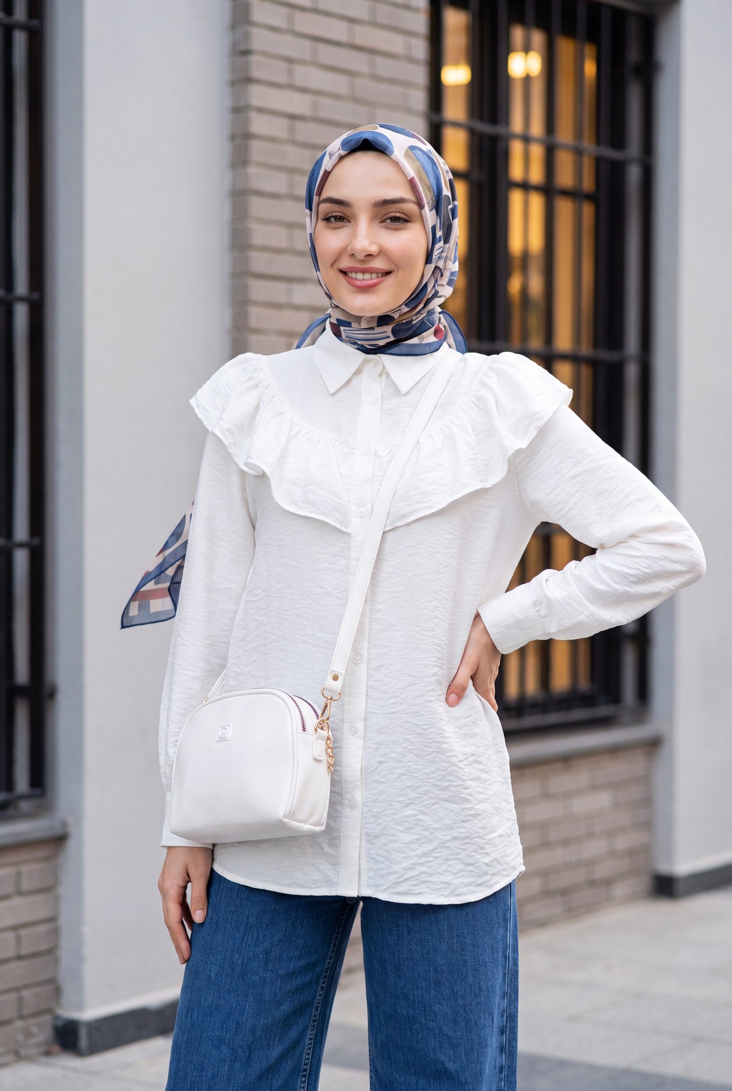Robadan Fırfırlı Düğmeli Rayon Tunik -Beyaz