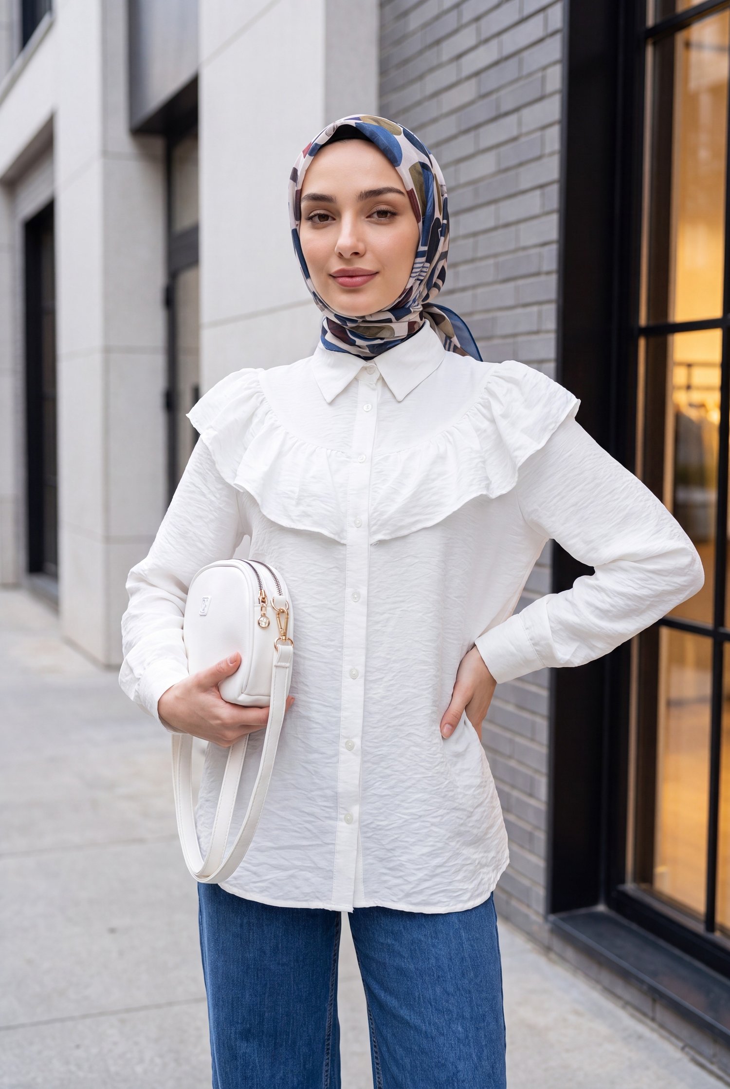 Robadan Fırfırlı Düğmeli Rayon Tunik -Beyaz