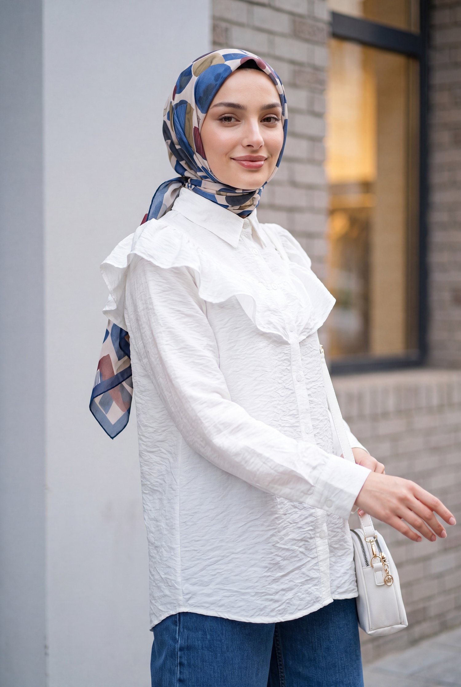 Robadan Fırfırlı Düğmeli Rayon Tunik -Beyaz