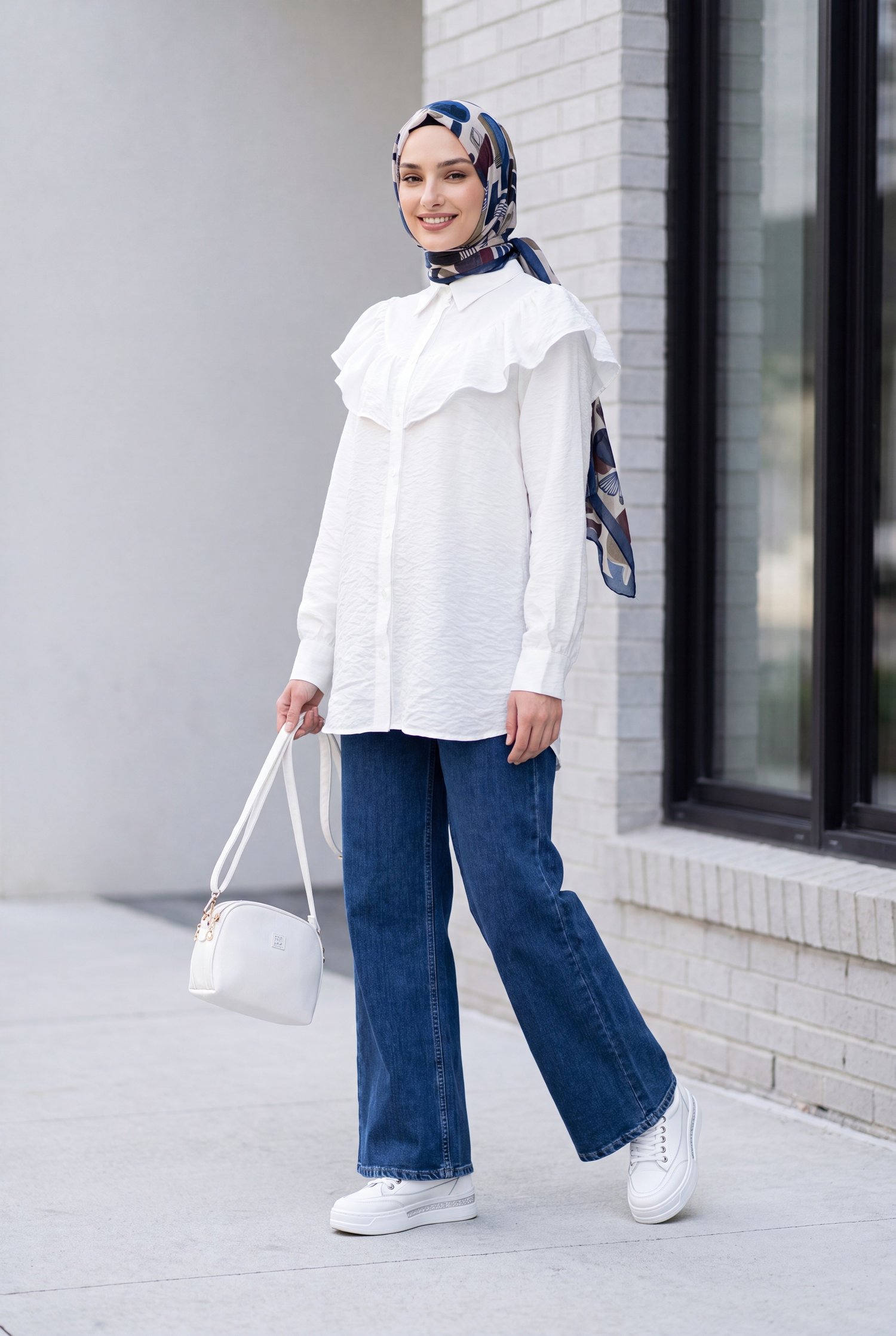 Robadan Fırfırlı Düğmeli Rayon Tunik -Beyaz