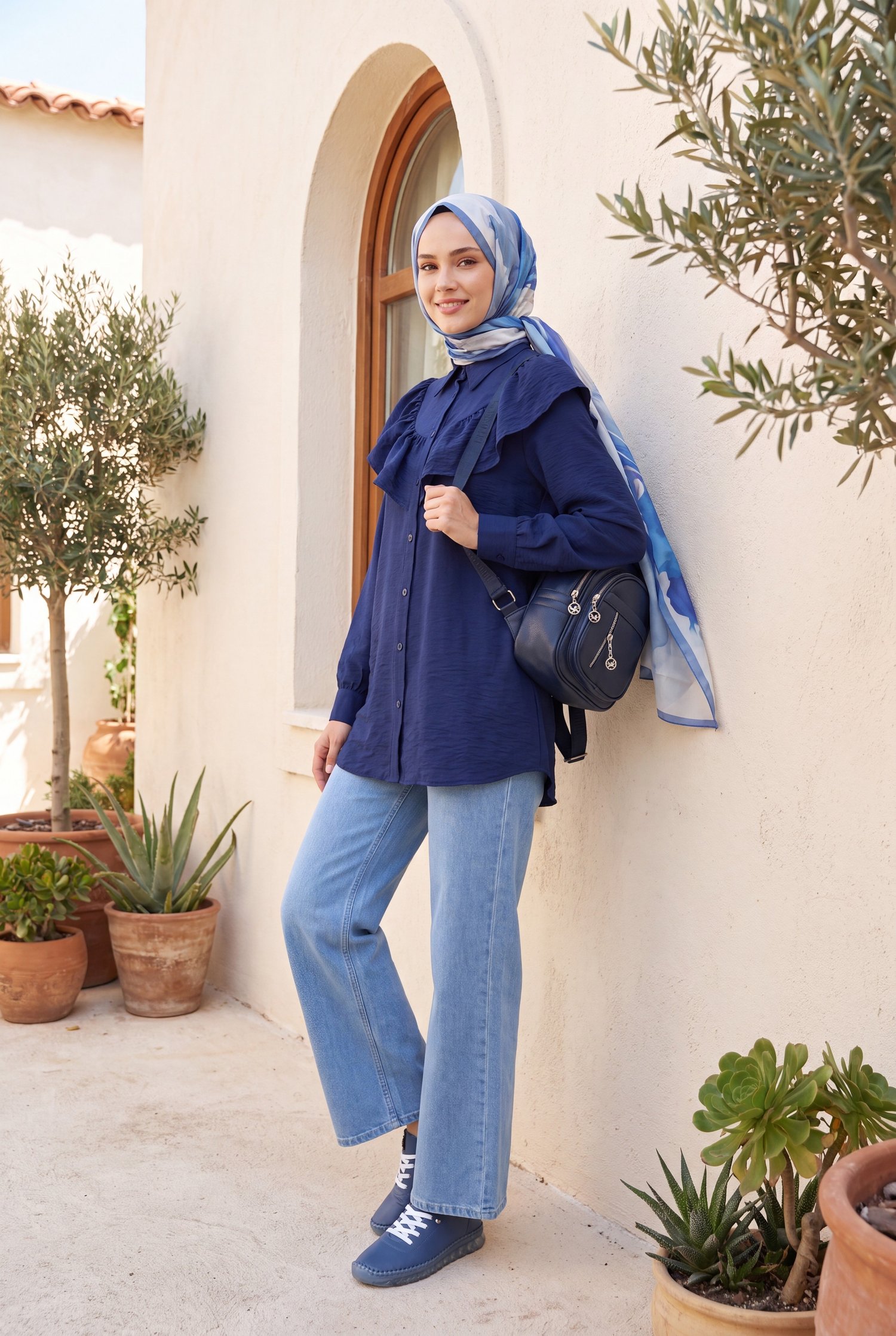 Robadan Fırfırlı Düğmeli Rayon Tunik -Lacivert