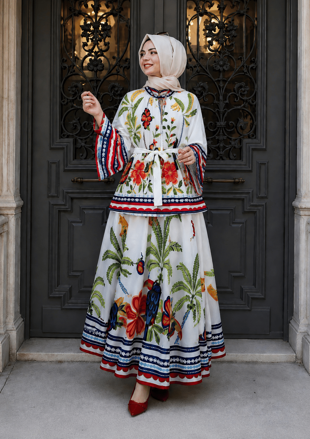 Tropikal Desen Şık Bağcıklı Tunik- Beyaz